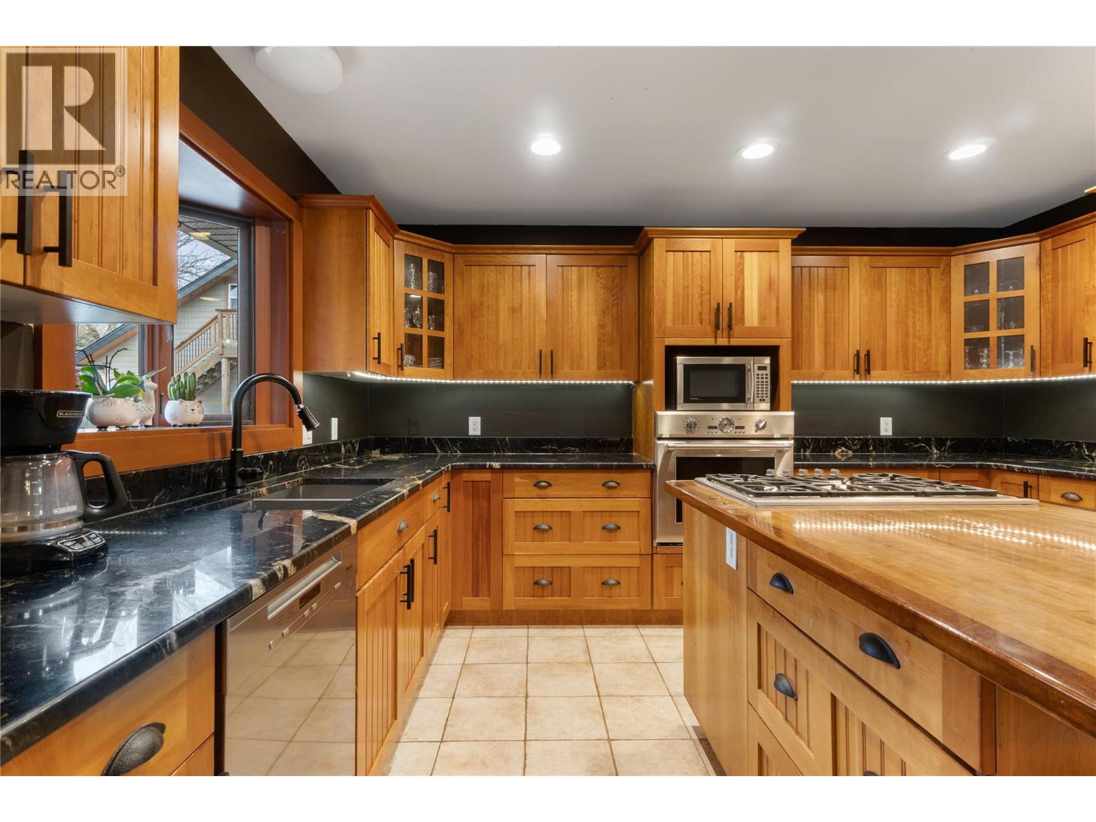3960 50 Street Ne, Salmon Arm, British Columbia  V1E 1Y5 - Photo 15 - 10379294