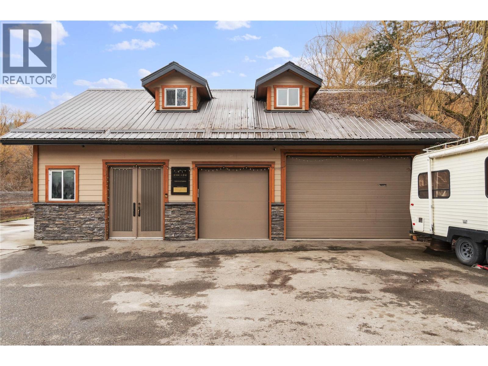 3960 50 Street Ne, Salmon Arm, British Columbia  V1E 1Y5 - Photo 2 - 10379294