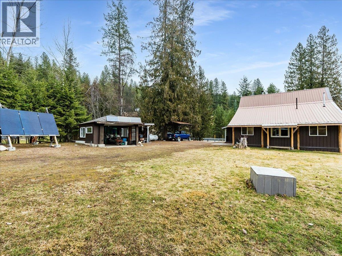 7515 Broadwater Road, Castlegar, British Columbia  V1N 4V8 - Photo 14 - 10379500