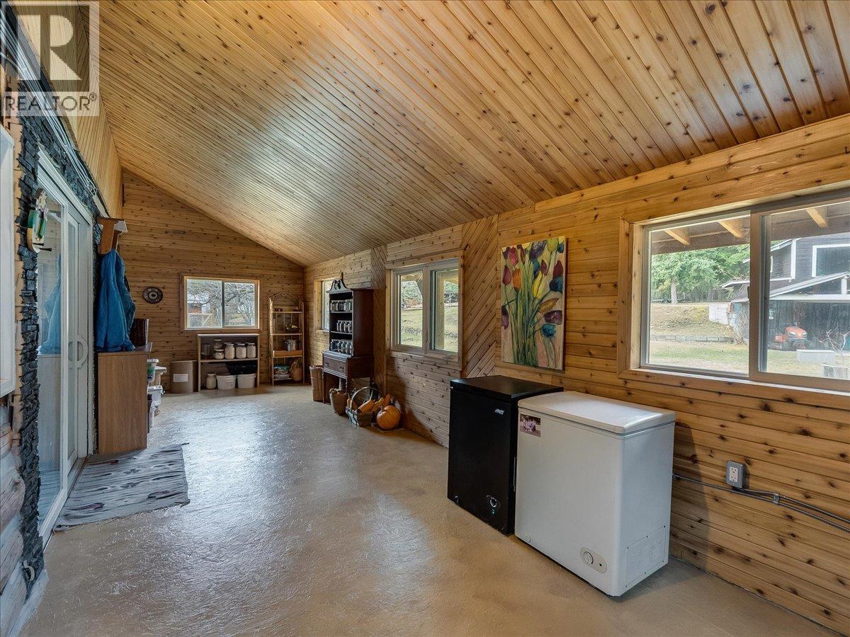 7515 Broadwater Road, Castlegar, British Columbia  V1N 4V8 - Photo 19 - 10379500