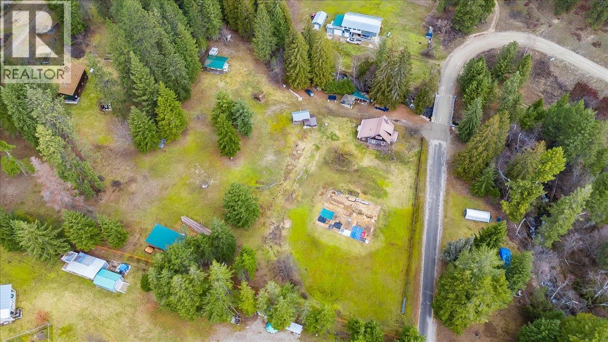 7515 Broadwater Road, Castlegar, British Columbia  V1N 4V8 - Photo 2 - 10379500