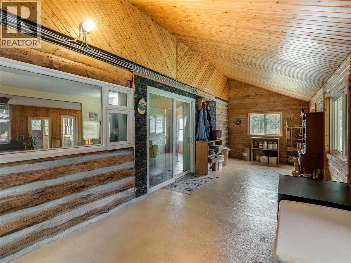 7515 Broadwater Road, Castlegar, British Columbia  V1N 4V8 - Photo 20 - 10379500