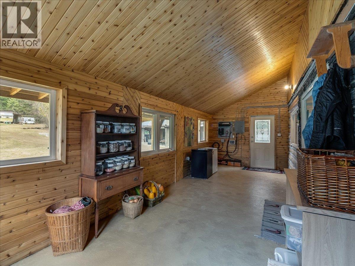 7515 Broadwater Road, Castlegar, British Columbia  V1N 4V8 - Photo 21 - 10379500
