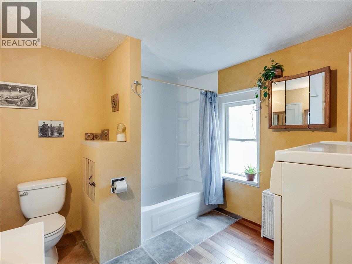 7515 Broadwater Road, Castlegar, British Columbia  V1N 4V8 - Photo 24 - 10379500