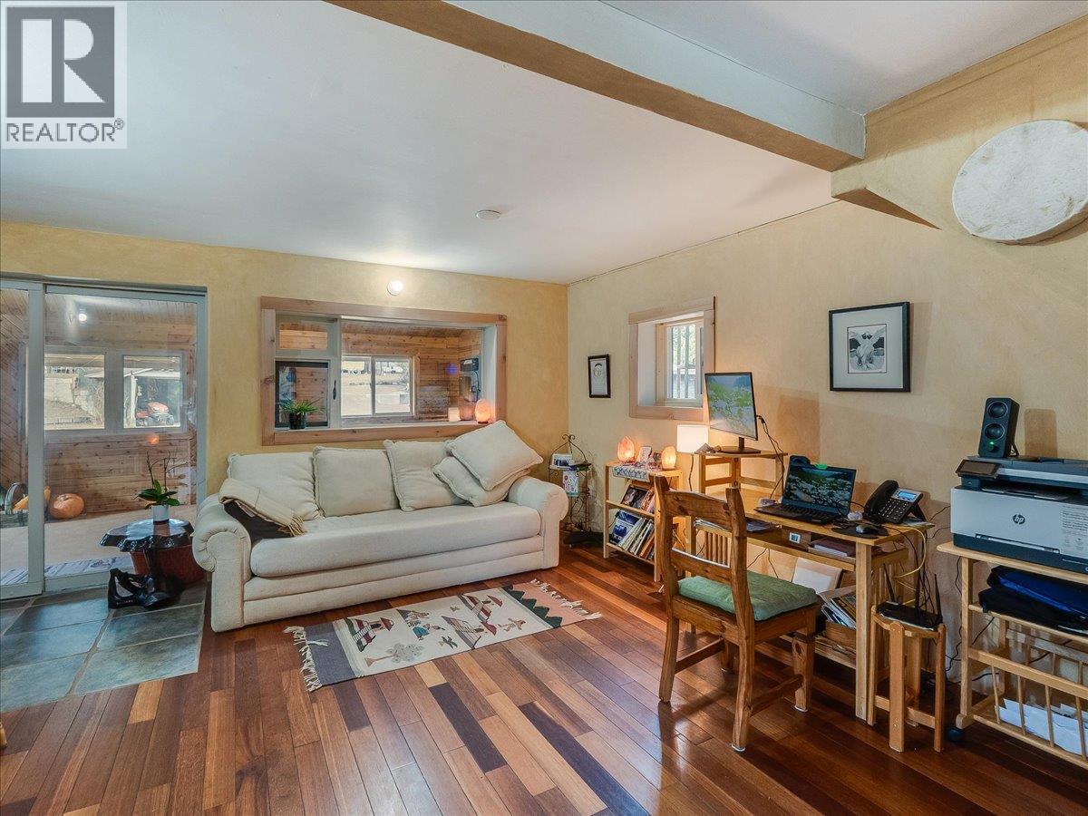 7515 Broadwater Road, Castlegar, British Columbia  V1N 4V8 - Photo 27 - 10379500