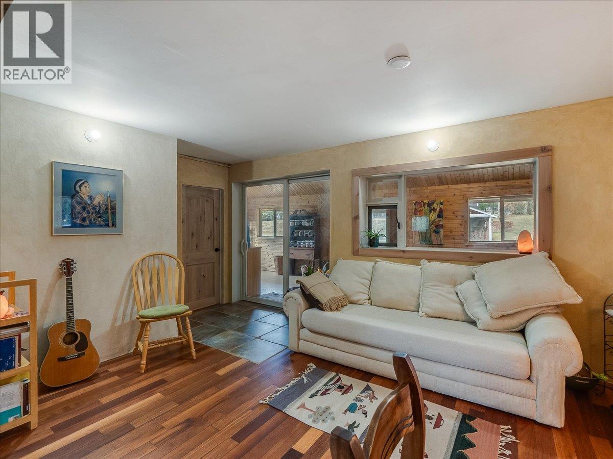 7515 Broadwater Road, Castlegar, British Columbia  V1N 4V8 - Photo 28 - 10379500