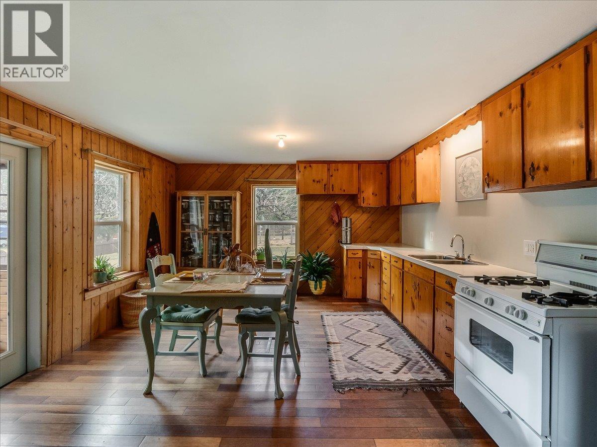7515 Broadwater Road, Castlegar, British Columbia  V1N 4V8 - Photo 31 - 10379500