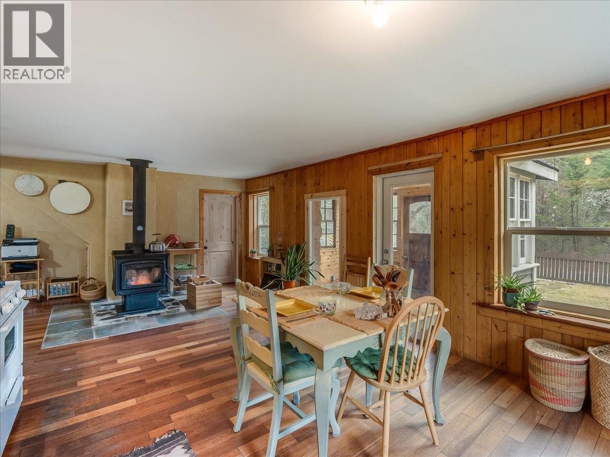 7515 Broadwater Road, Castlegar, British Columbia  V1N 4V8 - Photo 32 - 10379500