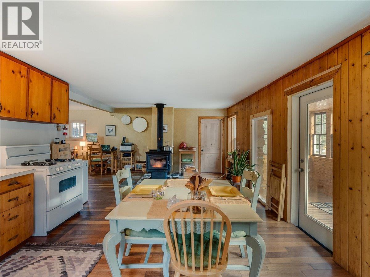 7515 Broadwater Road, Castlegar, British Columbia  V1N 4V8 - Photo 33 - 10379500