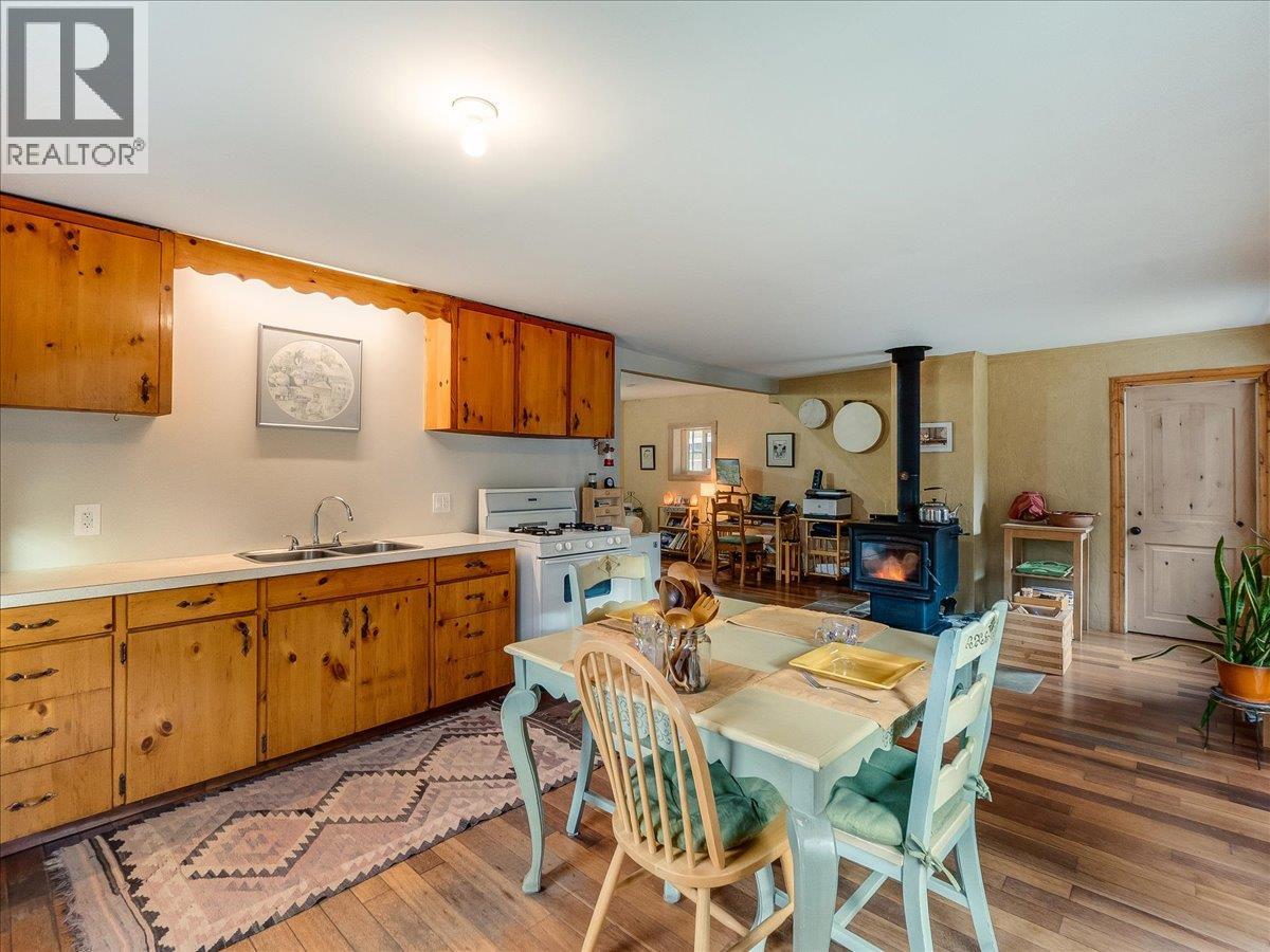 7515 Broadwater Road, Castlegar, British Columbia  V1N 4V8 - Photo 34 - 10379500