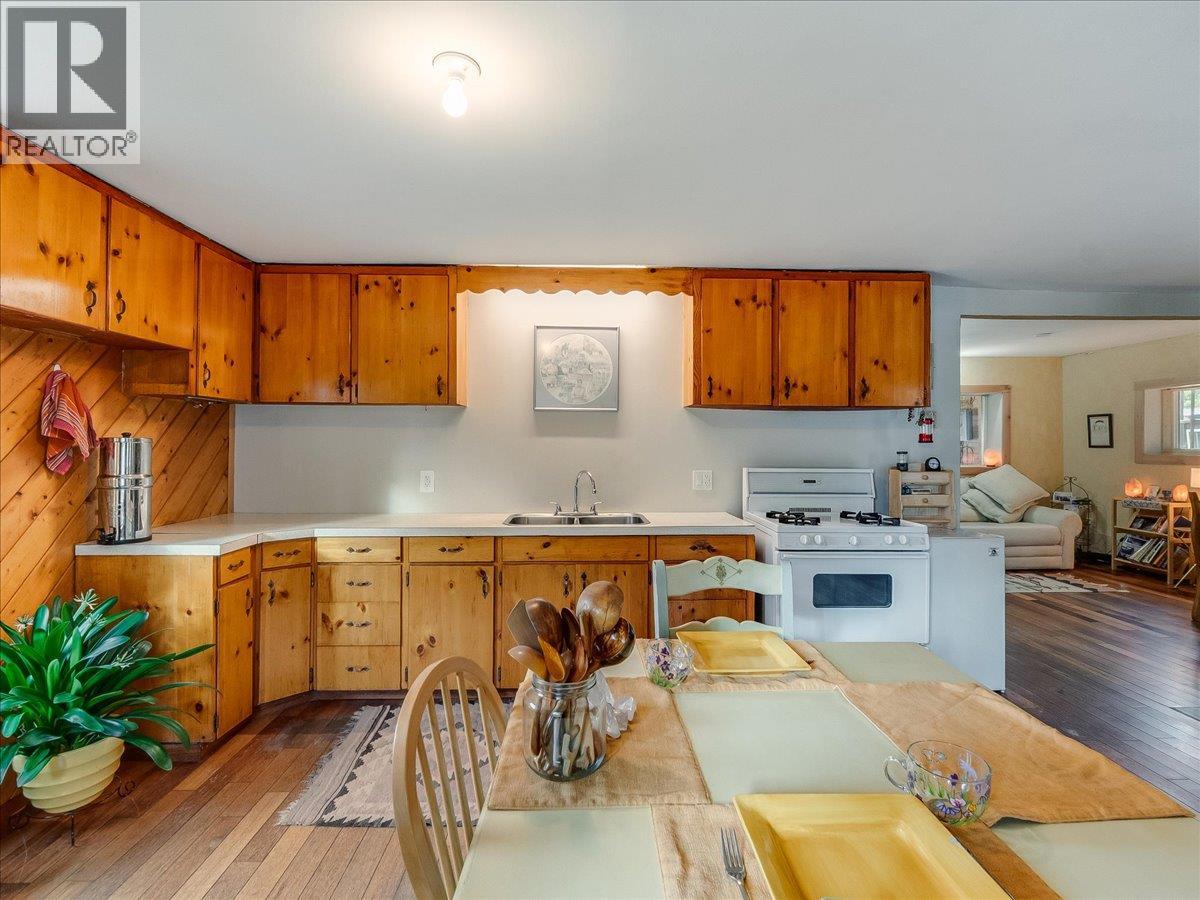 7515 Broadwater Road, Castlegar, British Columbia  V1N 4V8 - Photo 35 - 10379500