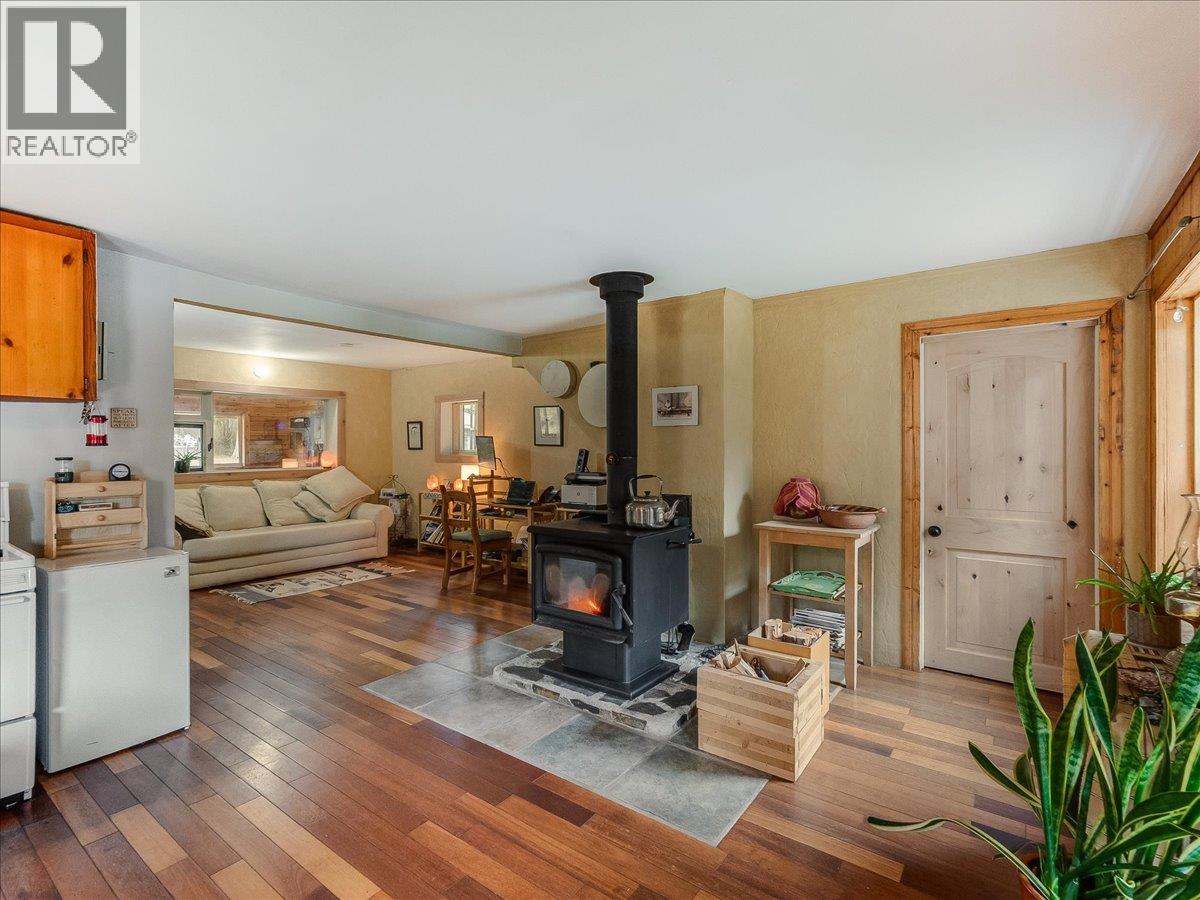 7515 Broadwater Road, Castlegar, British Columbia  V1N 4V8 - Photo 36 - 10379500