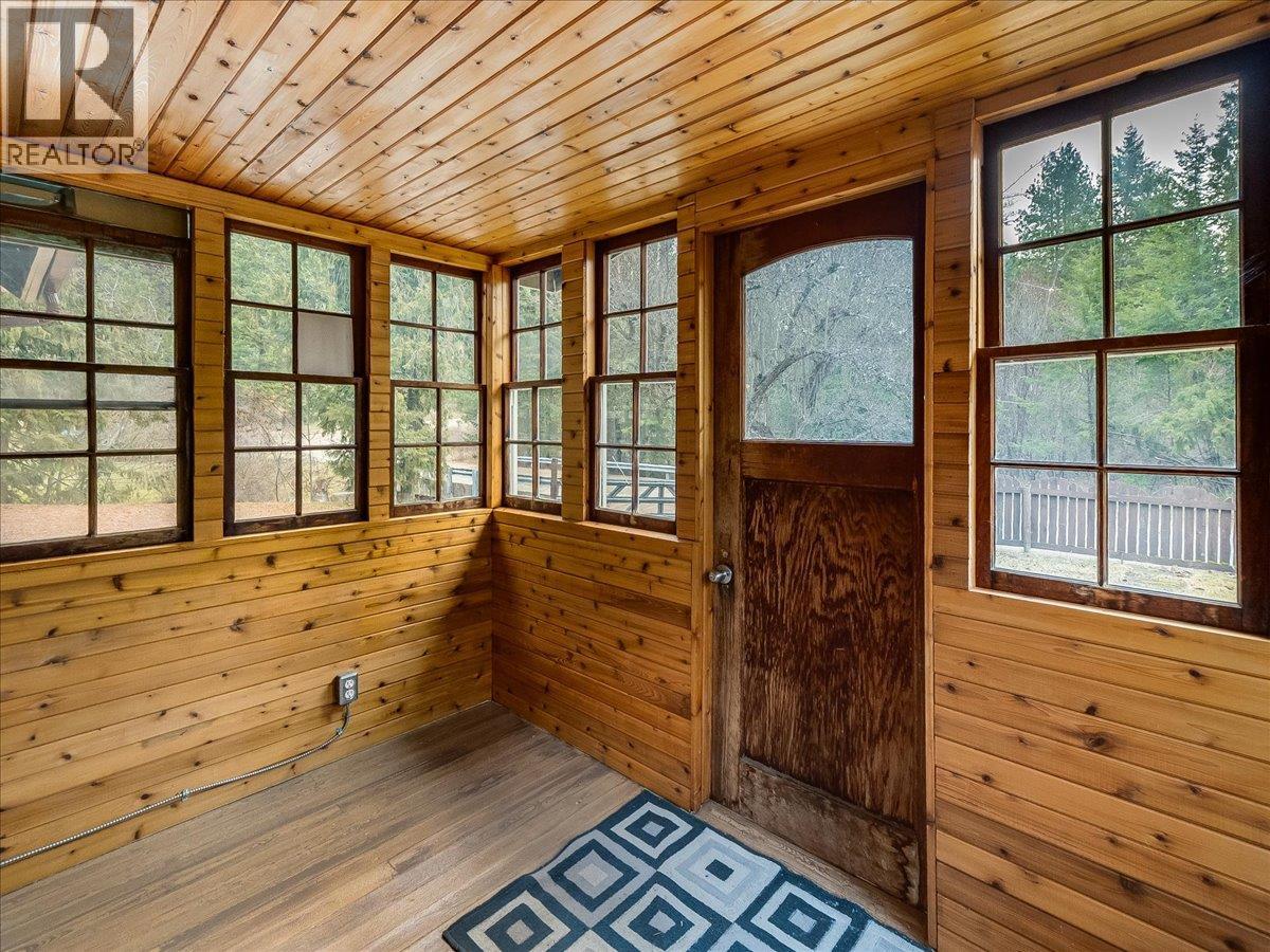 7515 Broadwater Road, Castlegar, British Columbia  V1N 4V8 - Photo 37 - 10379500