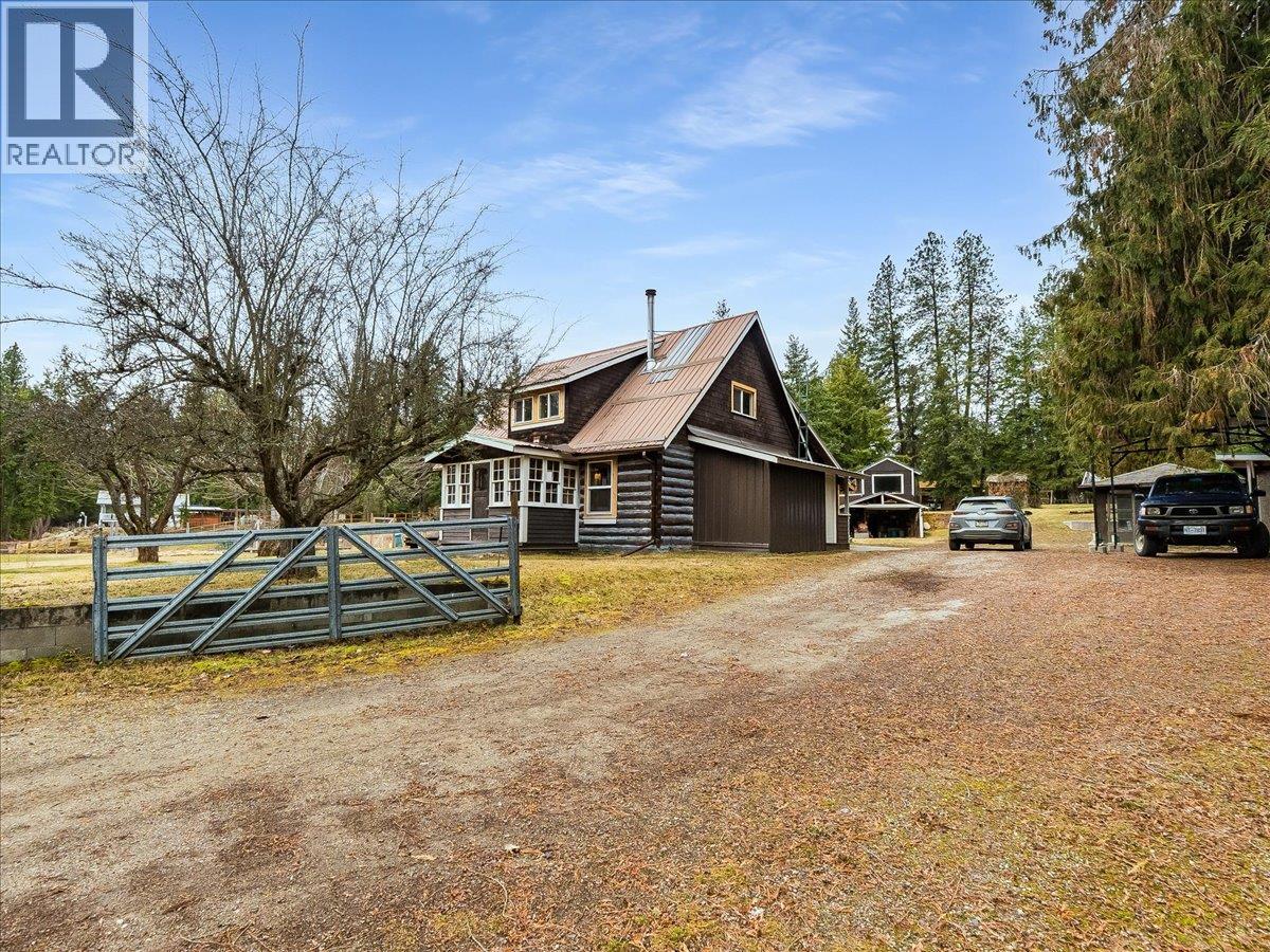 7515 Broadwater Road, Castlegar, British Columbia  V1N 4V8 - Photo 4 - 10379500