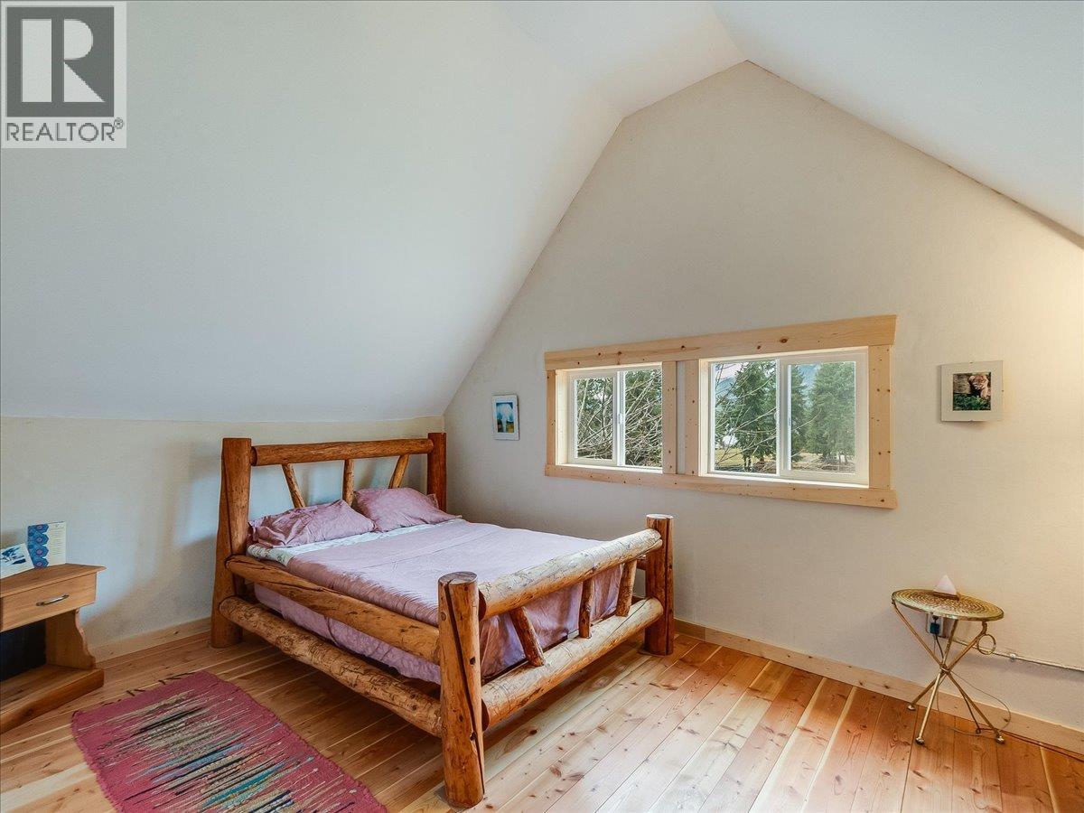 7515 Broadwater Road, Castlegar, British Columbia  V1N 4V8 - Photo 46 - 10379500