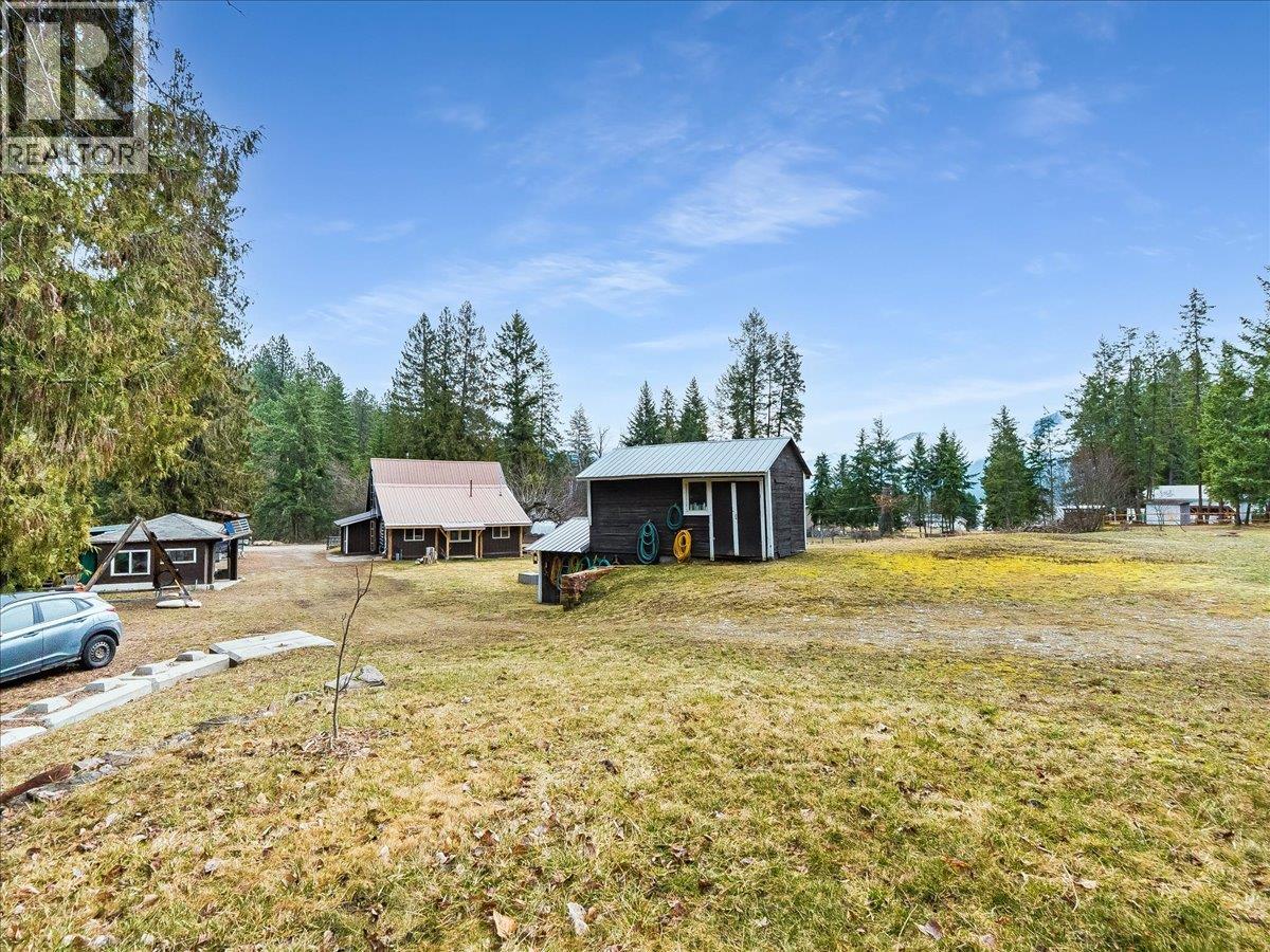 7515 Broadwater Road, Castlegar, British Columbia  V1N 4V8 - Photo 54 - 10379500