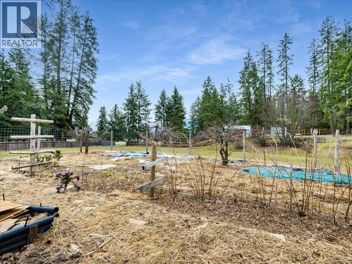 7515 Broadwater Road, Castlegar, British Columbia  V1N 4V8 - Photo 58 - 10379500