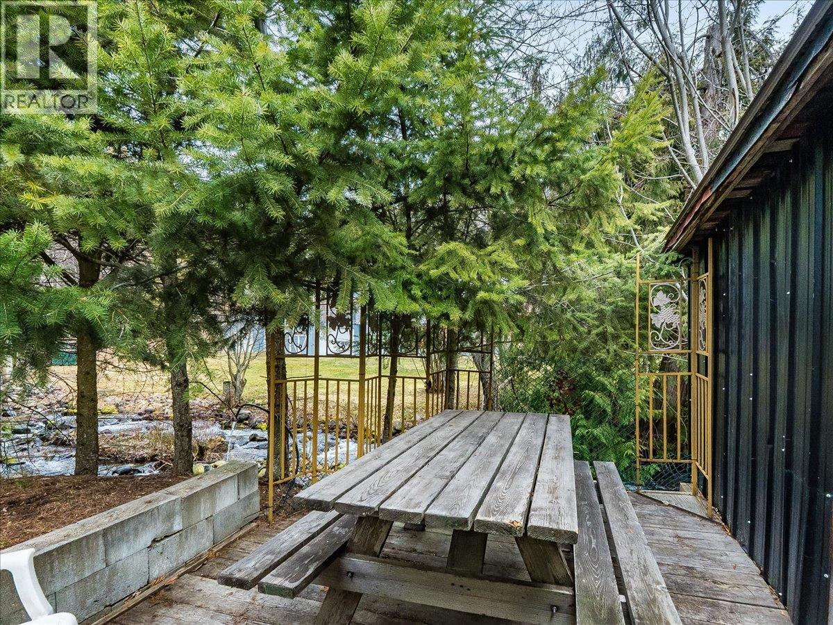 7515 Broadwater Road, Castlegar, British Columbia  V1N 4V8 - Photo 62 - 10379500