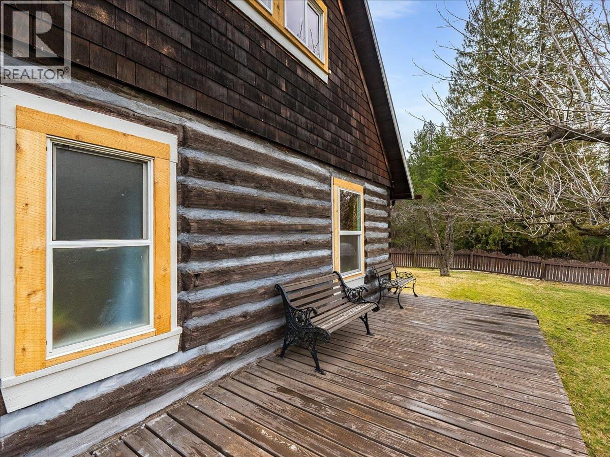 7515 Broadwater Road, Castlegar, British Columbia  V1N 4V8 - Photo 9 - 10379500