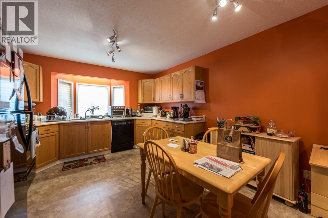 1172 Kamwood Place, Kamloops, British Columbia  V2B 8J9 - Photo 4 - 10379660