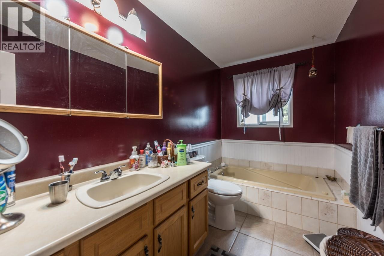 1172 Kamwood Place, Kamloops, British Columbia  V2B 8J9 - Photo 6 - 10379660