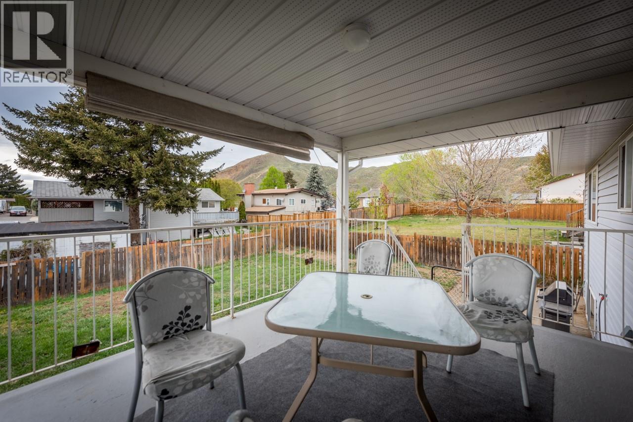 1172 Kamwood Place, Kamloops, British Columbia  V2B 8J9 - Photo 7 - 10379660