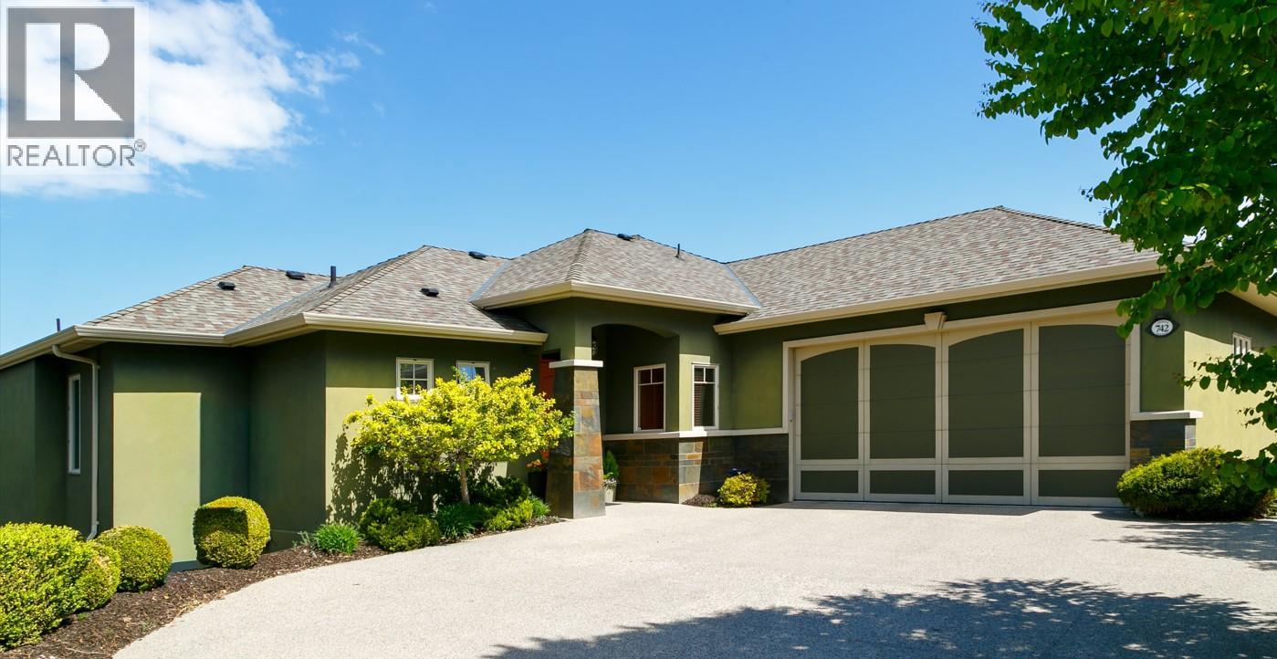 742 Crozier Avenue, Kelowna, British Columbia  V1W 5H4 - Photo 2 - 10378785