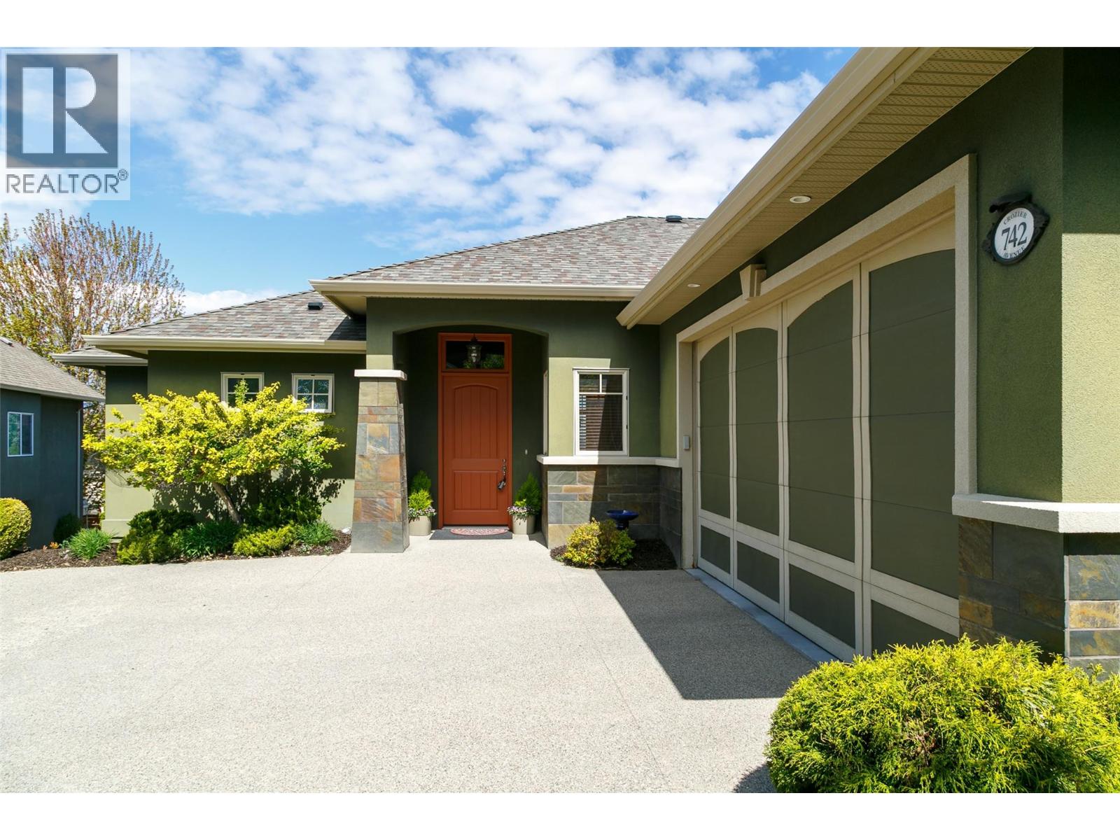 742 Crozier Avenue, Kelowna, British Columbia  V1W 5H4 - Photo 3 - 10378785