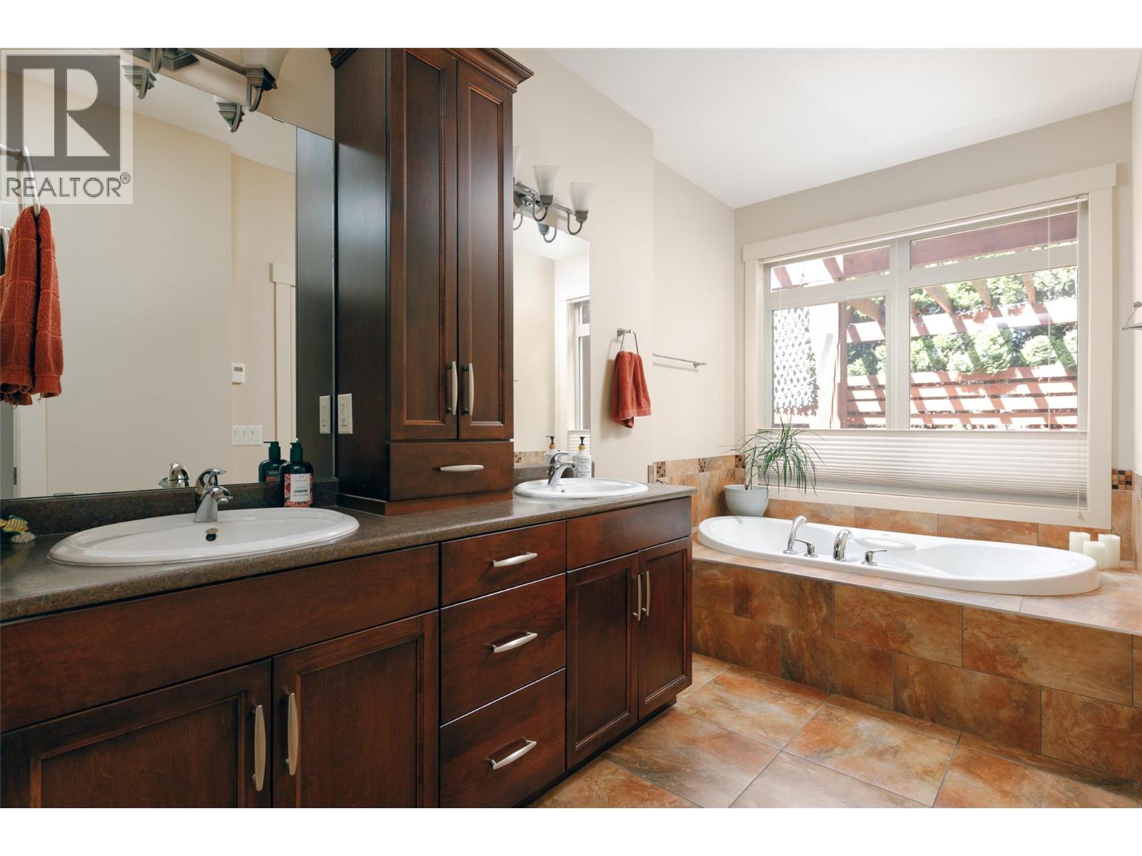 742 Crozier Avenue, Kelowna, British Columbia  V1W 5H4 - Photo 32 - 10378785