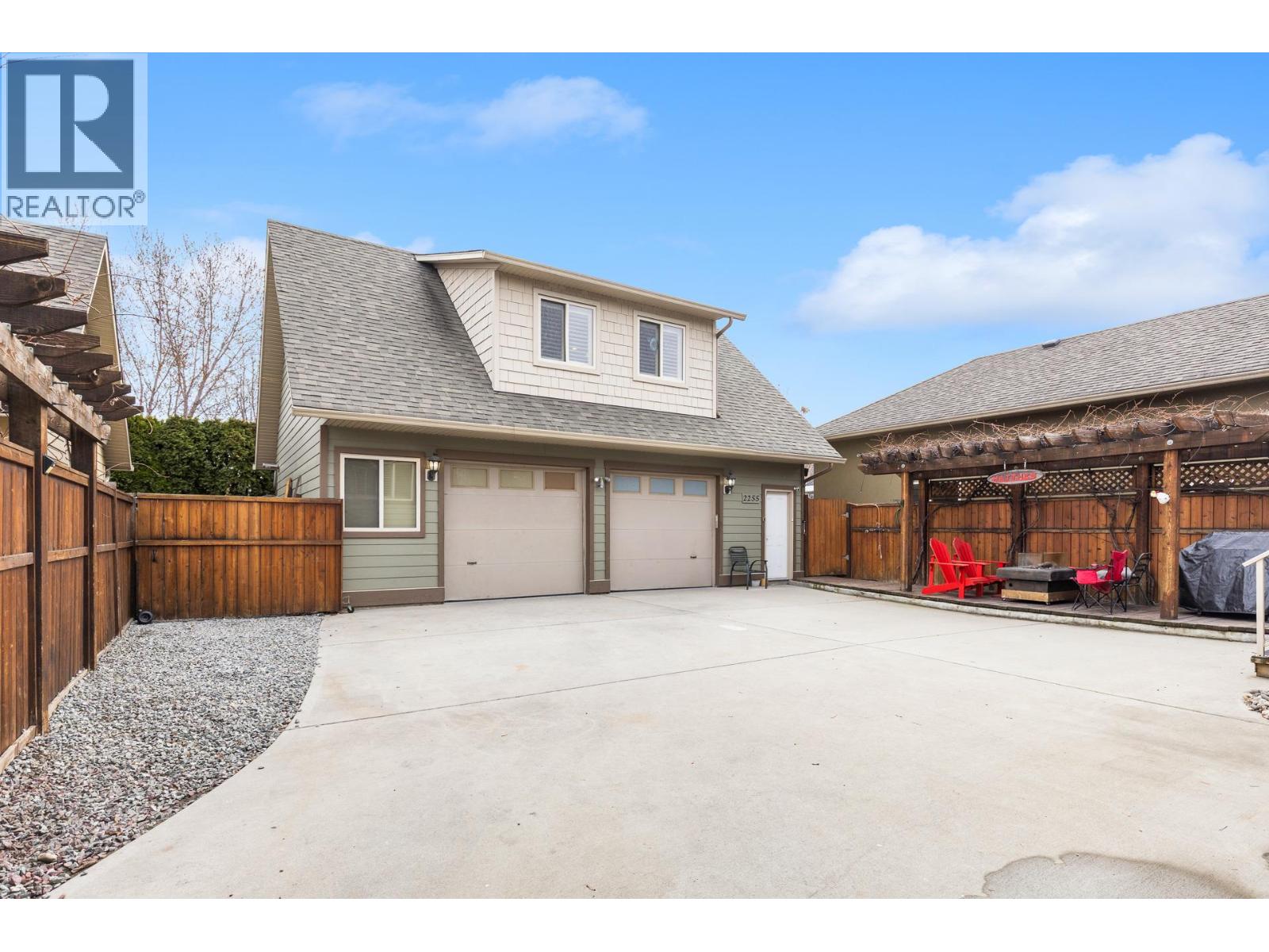 2253 Wilkinson Street, Kelowna, British Columbia  V1Y 8V7 - Photo 3 - 10378196