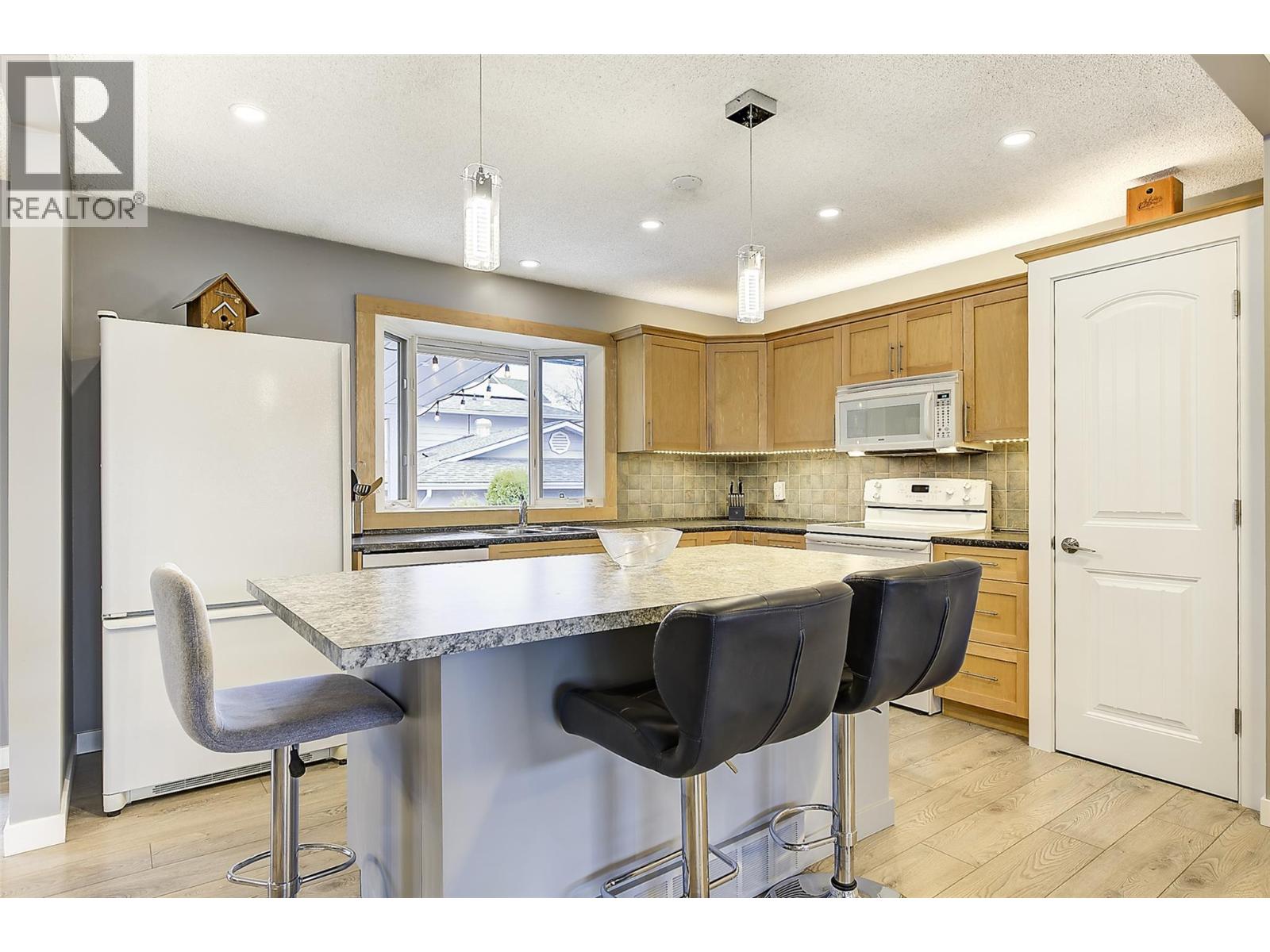 1631 Gillard Drive, Kelowna, British Columbia  V1Y 4J9 - Photo 10 - 10378108