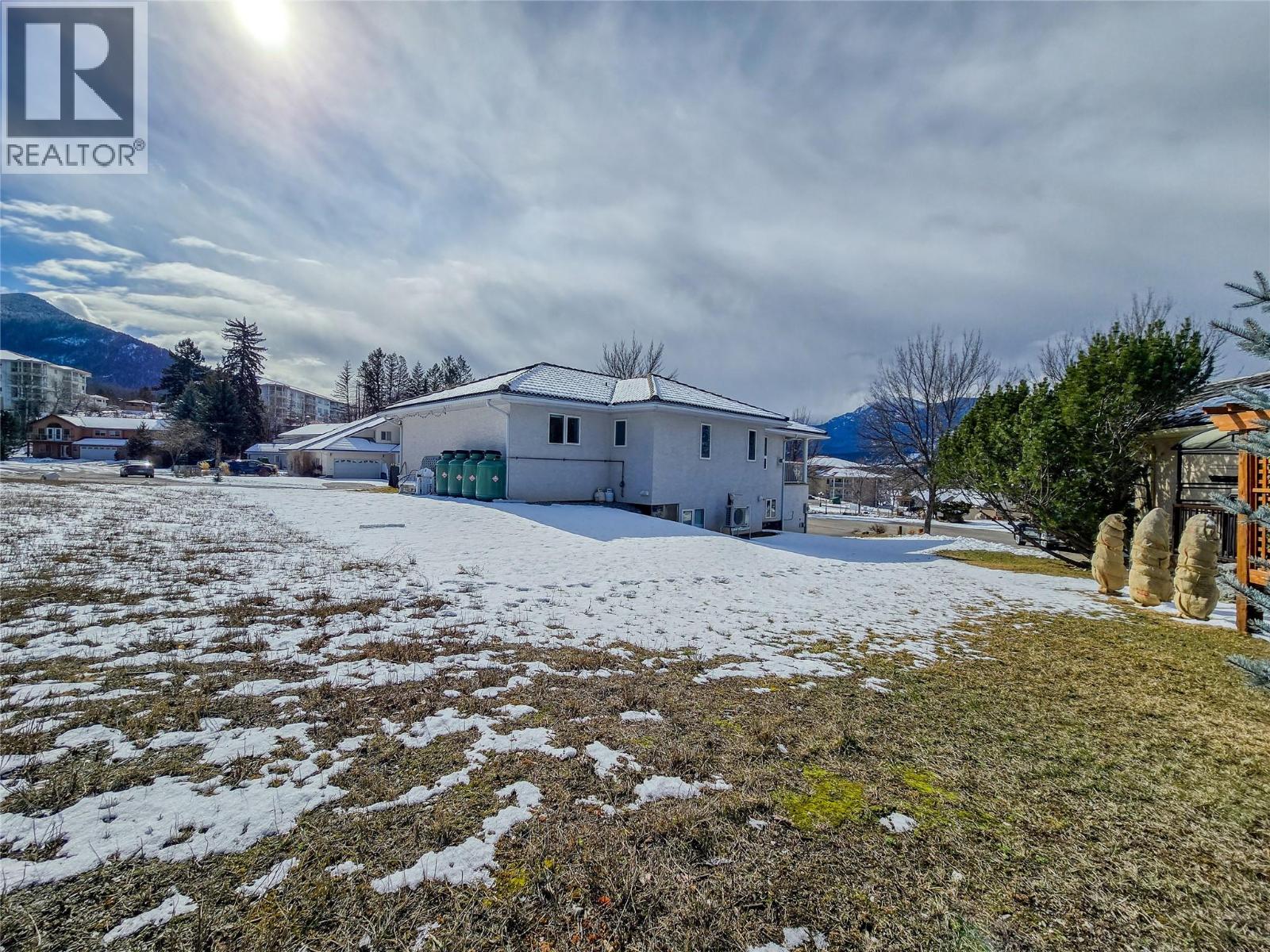 5031 Riverview Road, Fairmont Hot Springs, British Columbia  V0B 1L1 - Photo 10 - 10379394