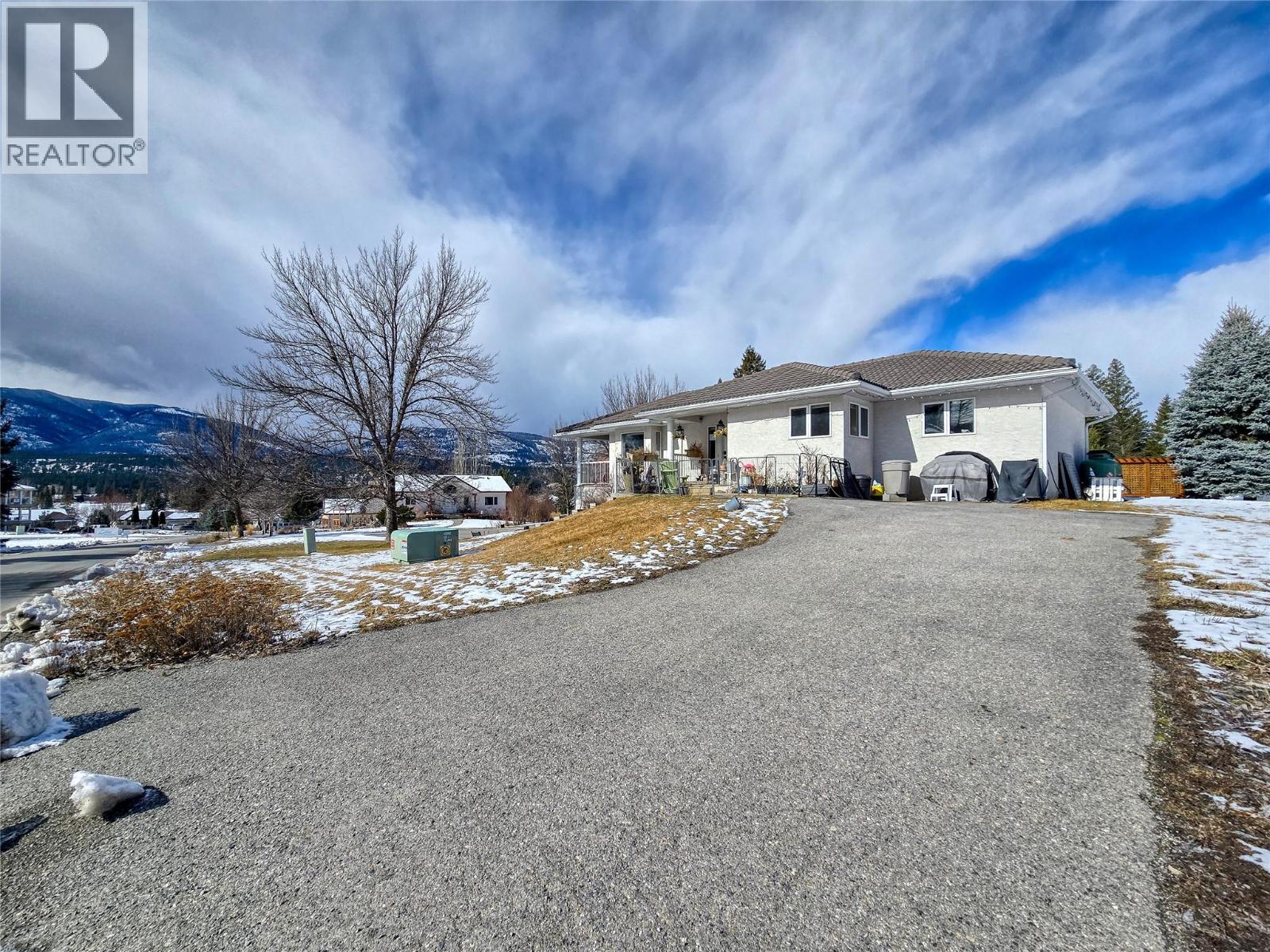 5031 Riverview Road, Fairmont Hot Springs, British Columbia  V0B 1L1 - Photo 2 - 10379394
