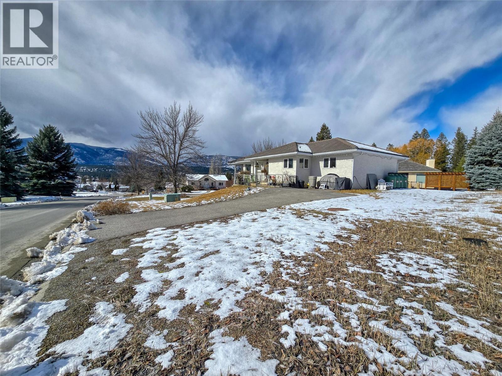 5031 Riverview Road, Fairmont Hot Springs, British Columbia  V0B 1L1 - Photo 9 - 10379394