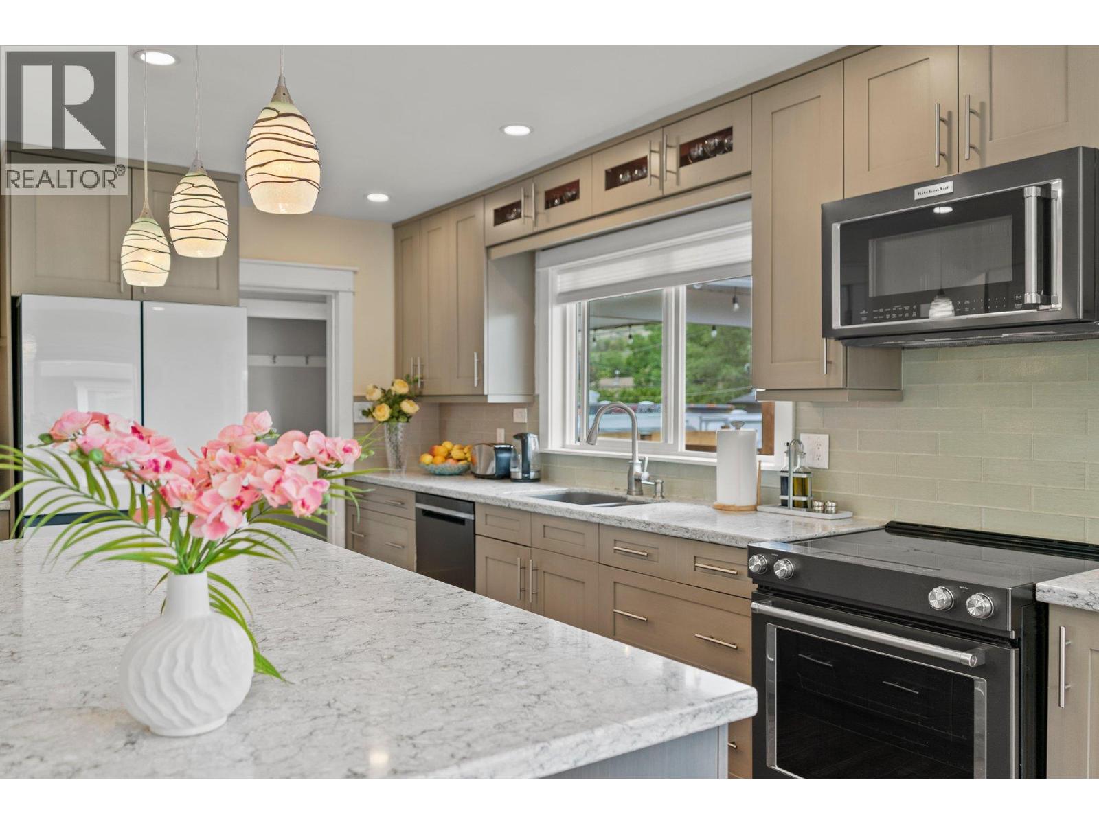 845 Richter Street, Kelowna, British Columbia  V1Y 2J9 - Photo 4 - 10379756