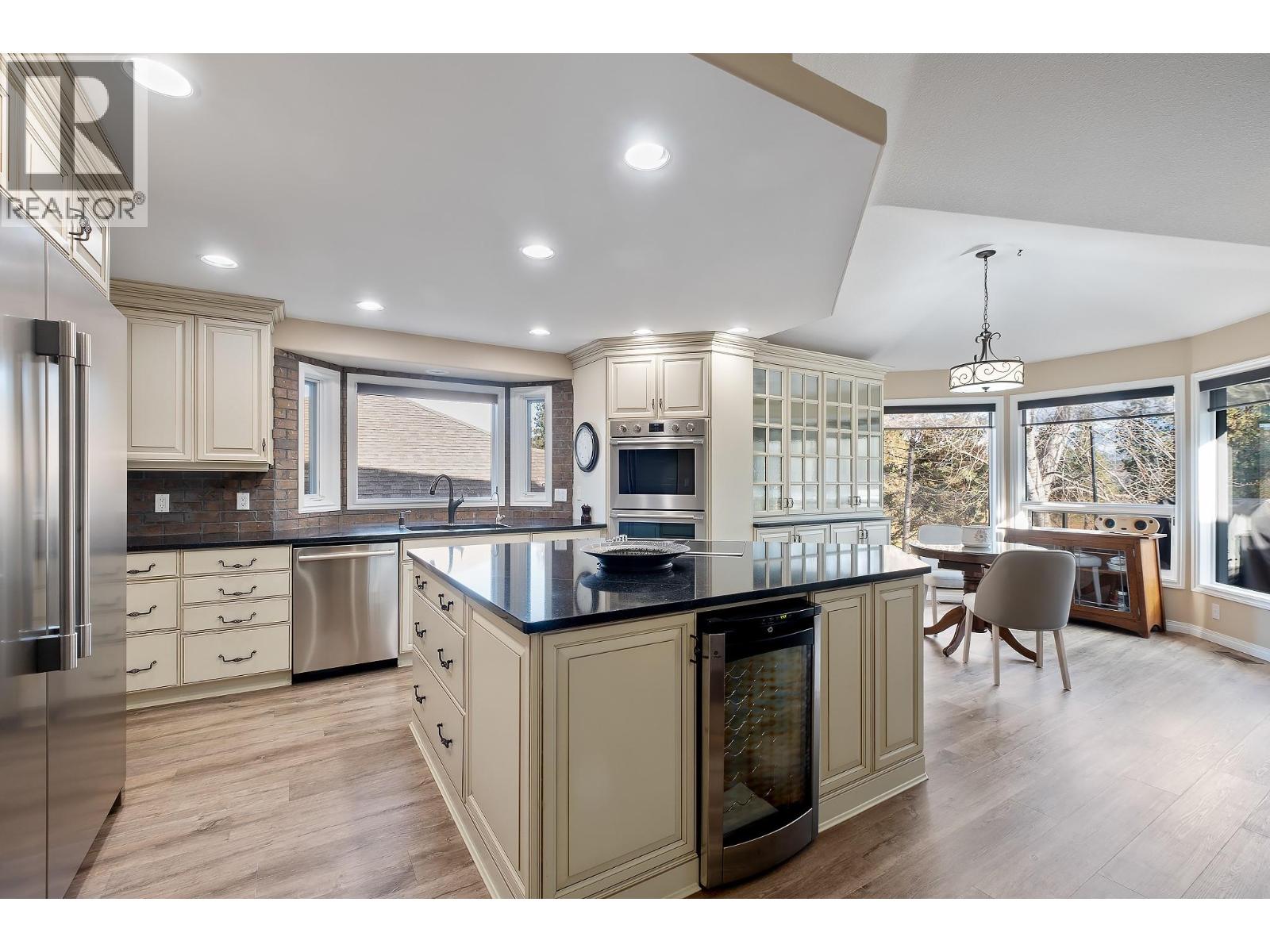 3907 Gallaghers Circle, Kelowna, British Columbia  V1W 3Z9 - Photo 3 - 10376125