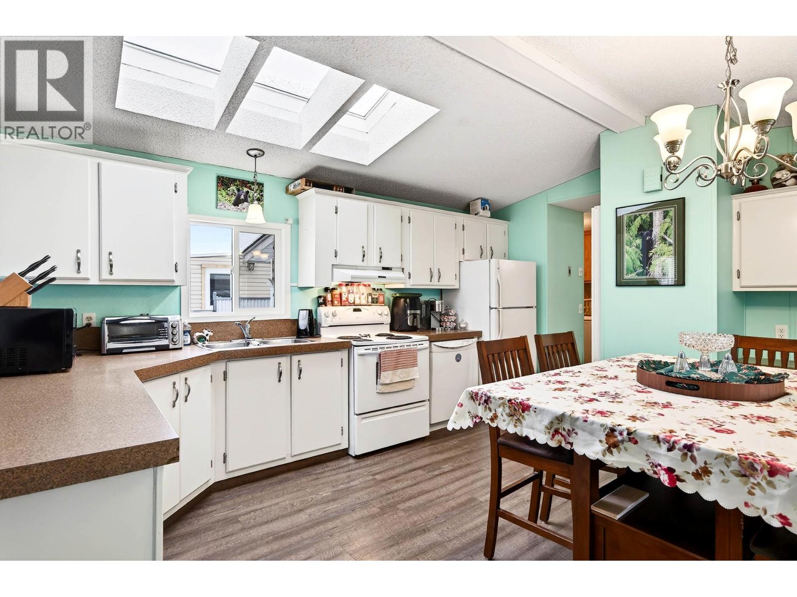 1555 Howe Road Unit# 8, Kamloops, British Columbia  V1S 1N1 - Photo 3 - 10379611