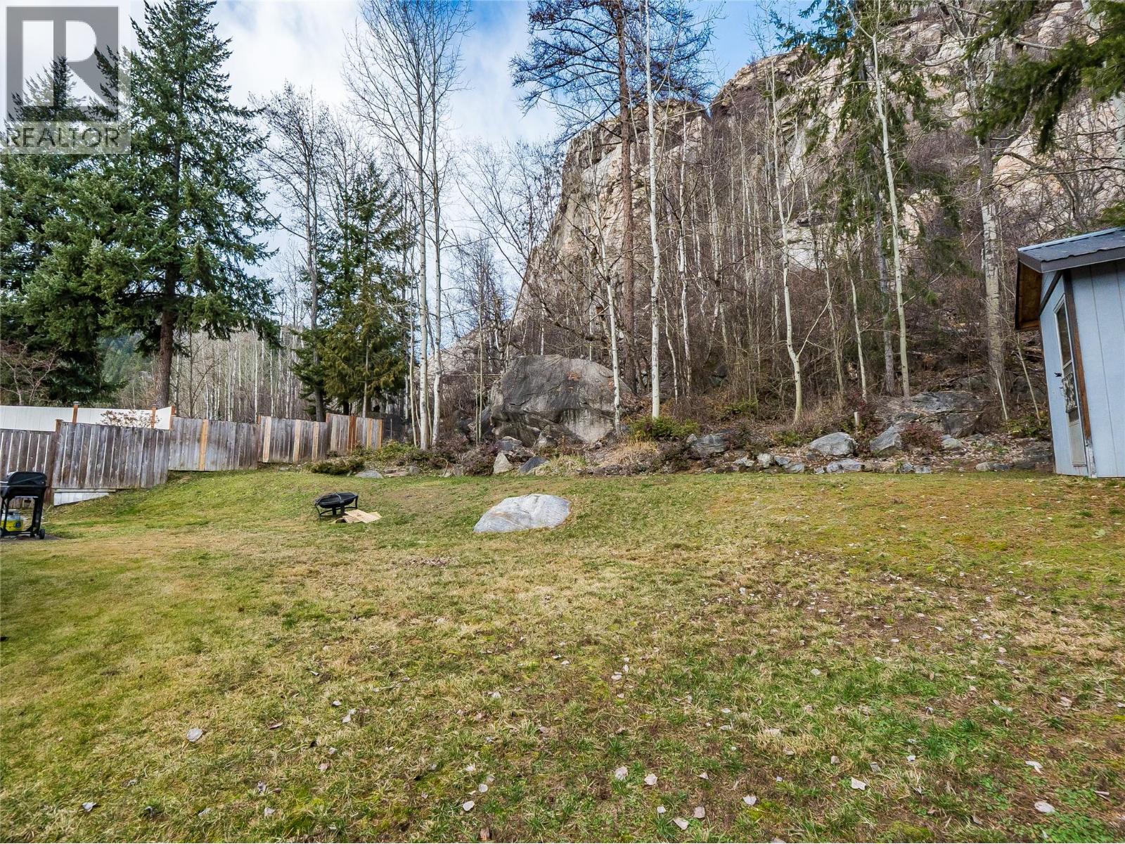 1479 37th Street, Castlegar, British Columbia  V1N 4J5 - Photo 5 - 10378028
