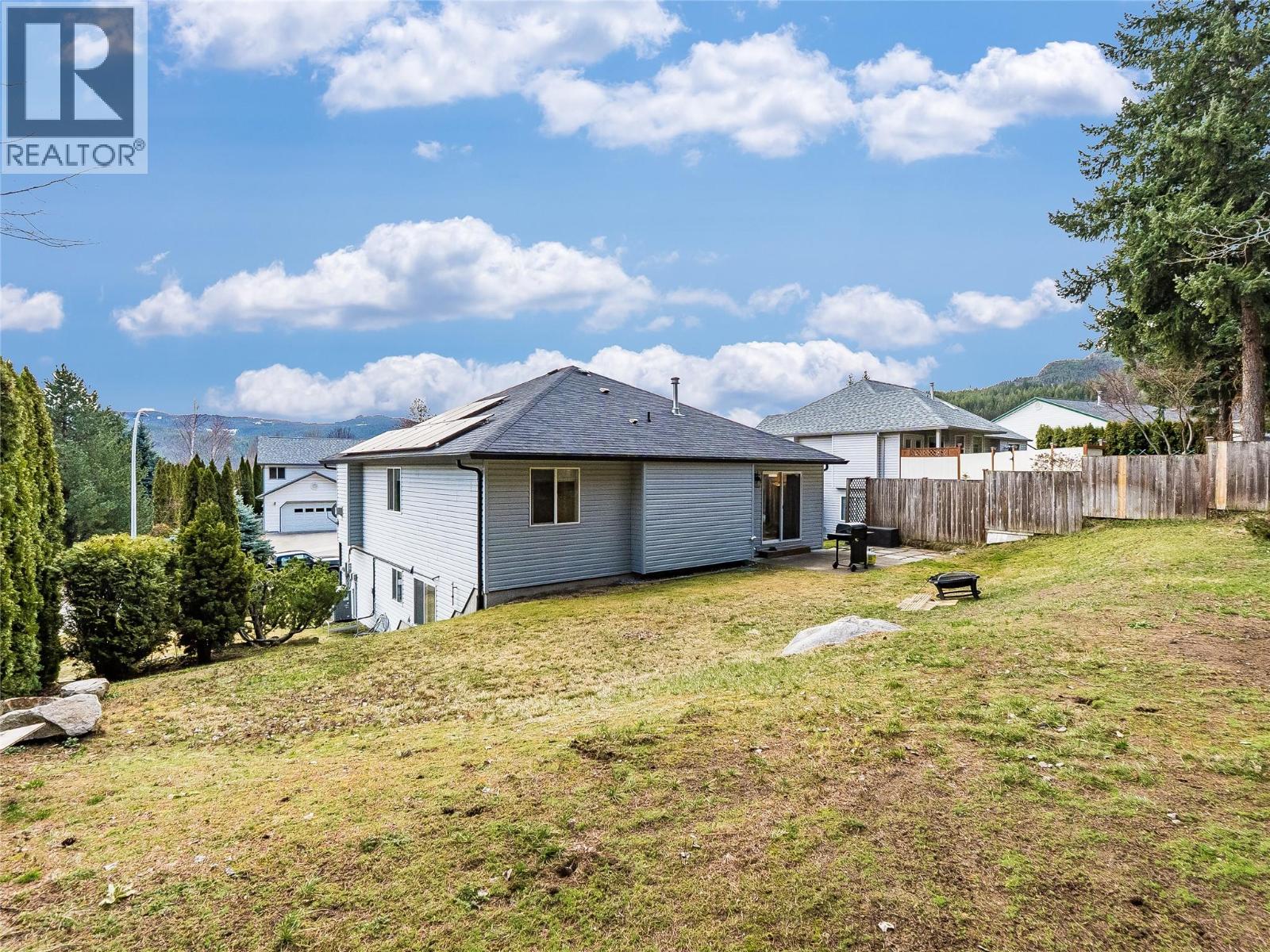 1479 37th Street, Castlegar, British Columbia  V1N 4J5 - Photo 6 - 10378028
