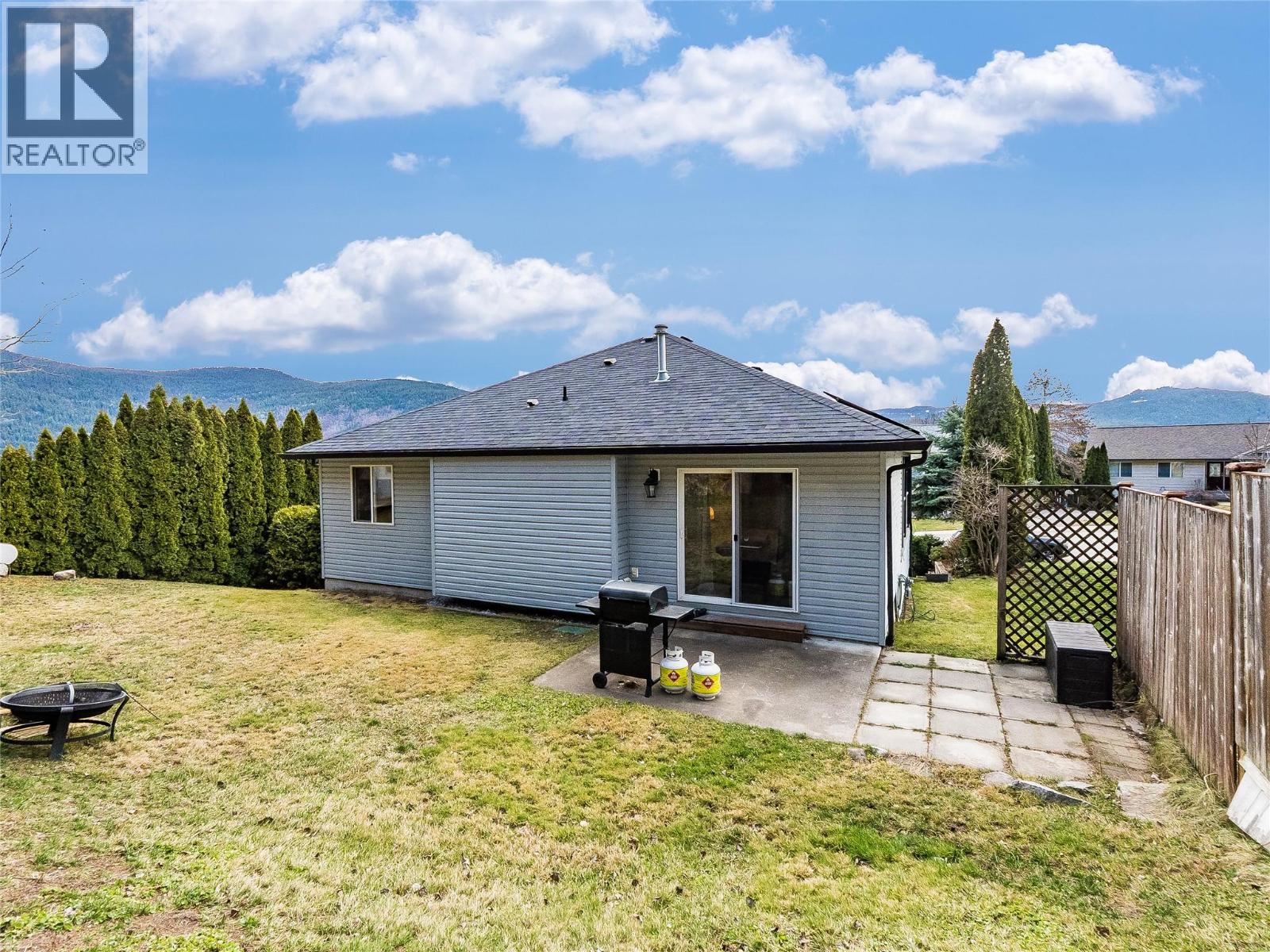 1479 37th Street, Castlegar, British Columbia  V1N 4J5 - Photo 7 - 10378028