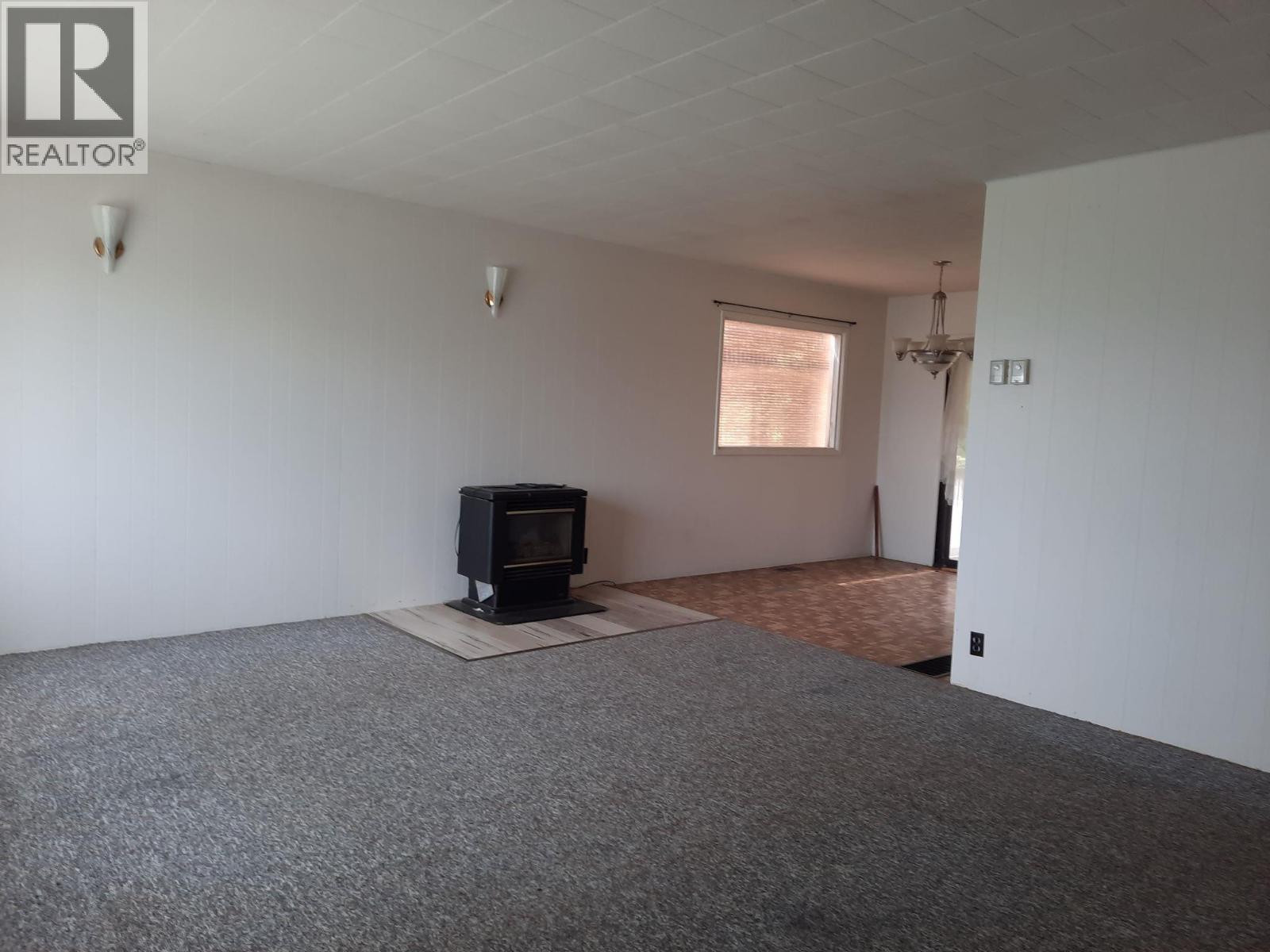 6045 Tower Road, Grand Forks, British Columbia  V0H 1H5 - Photo 4 - 10379780