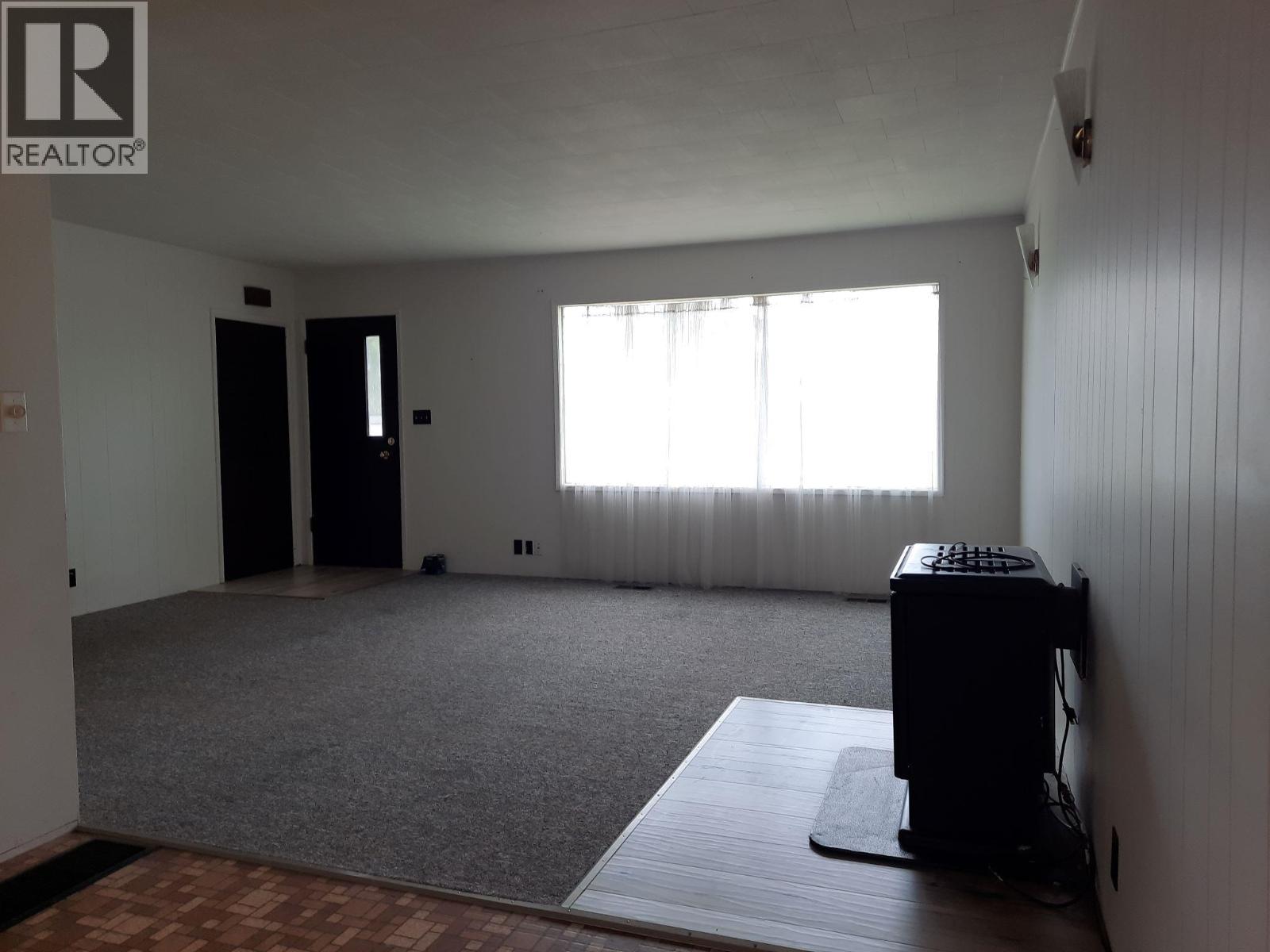 6045 Tower Road, Grand Forks, British Columbia  V0H 1H5 - Photo 5 - 10379780
