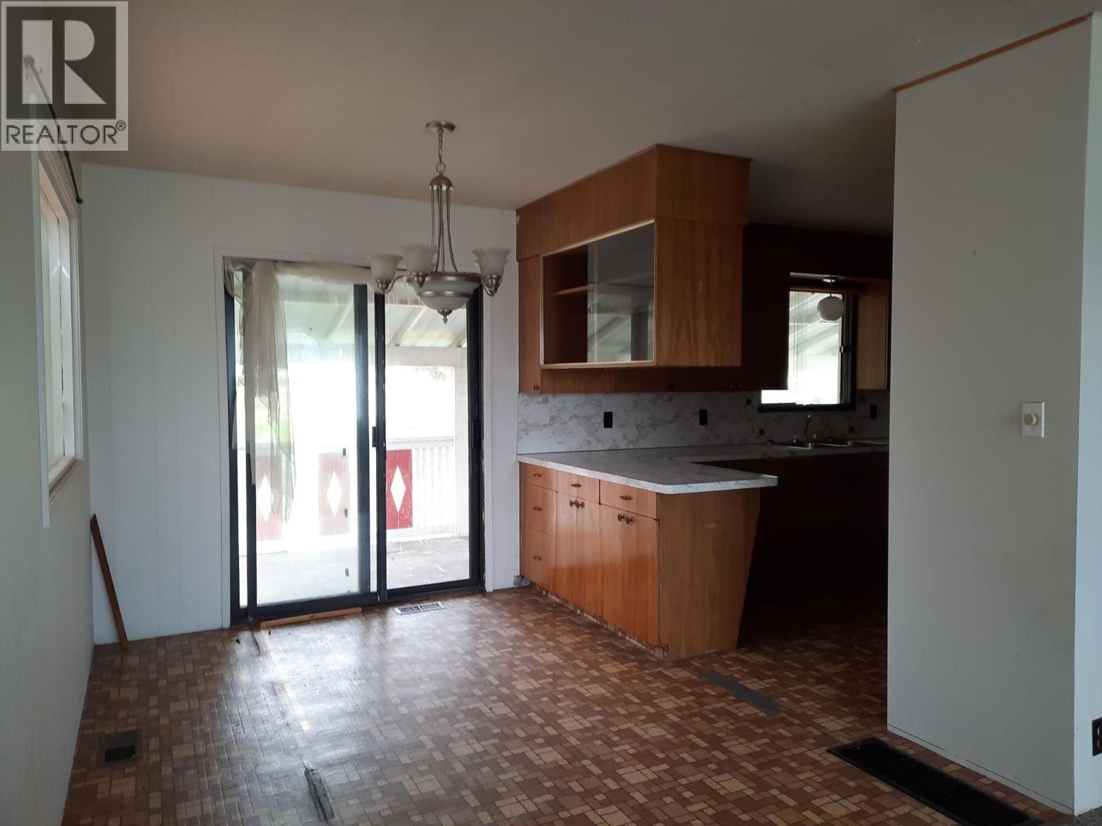 6045 Tower Road, Grand Forks, British Columbia  V0H 1H5 - Photo 7 - 10379780