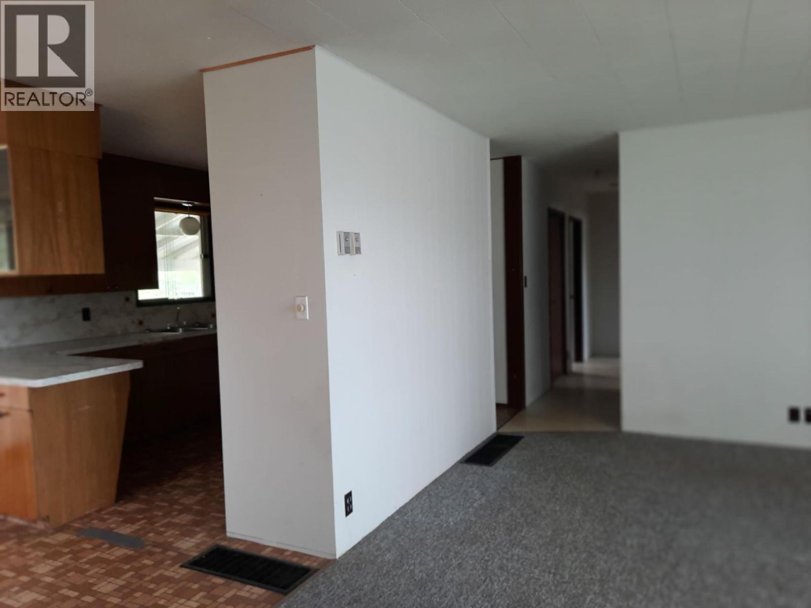 6045 Tower Road, Grand Forks, British Columbia  V0H 1H5 - Photo 8 - 10379780