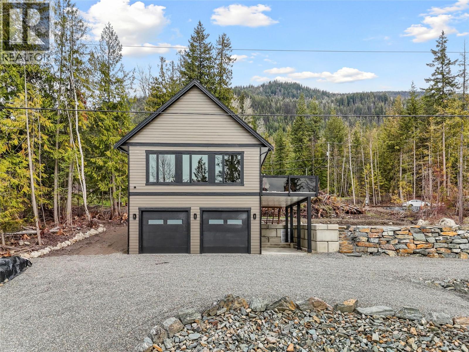 7455 Stampede Trail, anglemont, British Columbia