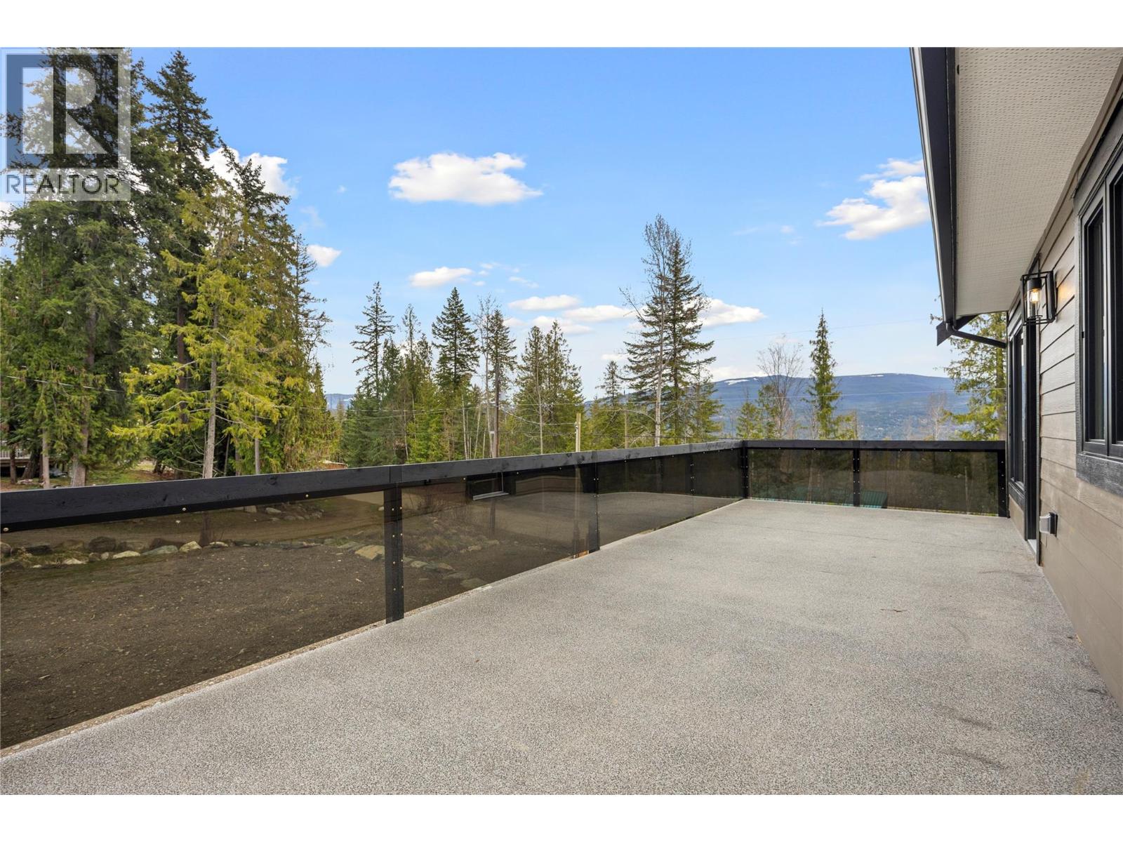 7455 Stampede Trail, Anglemont, British Columbia  V0E 1M8 - Photo 11 - 10379803