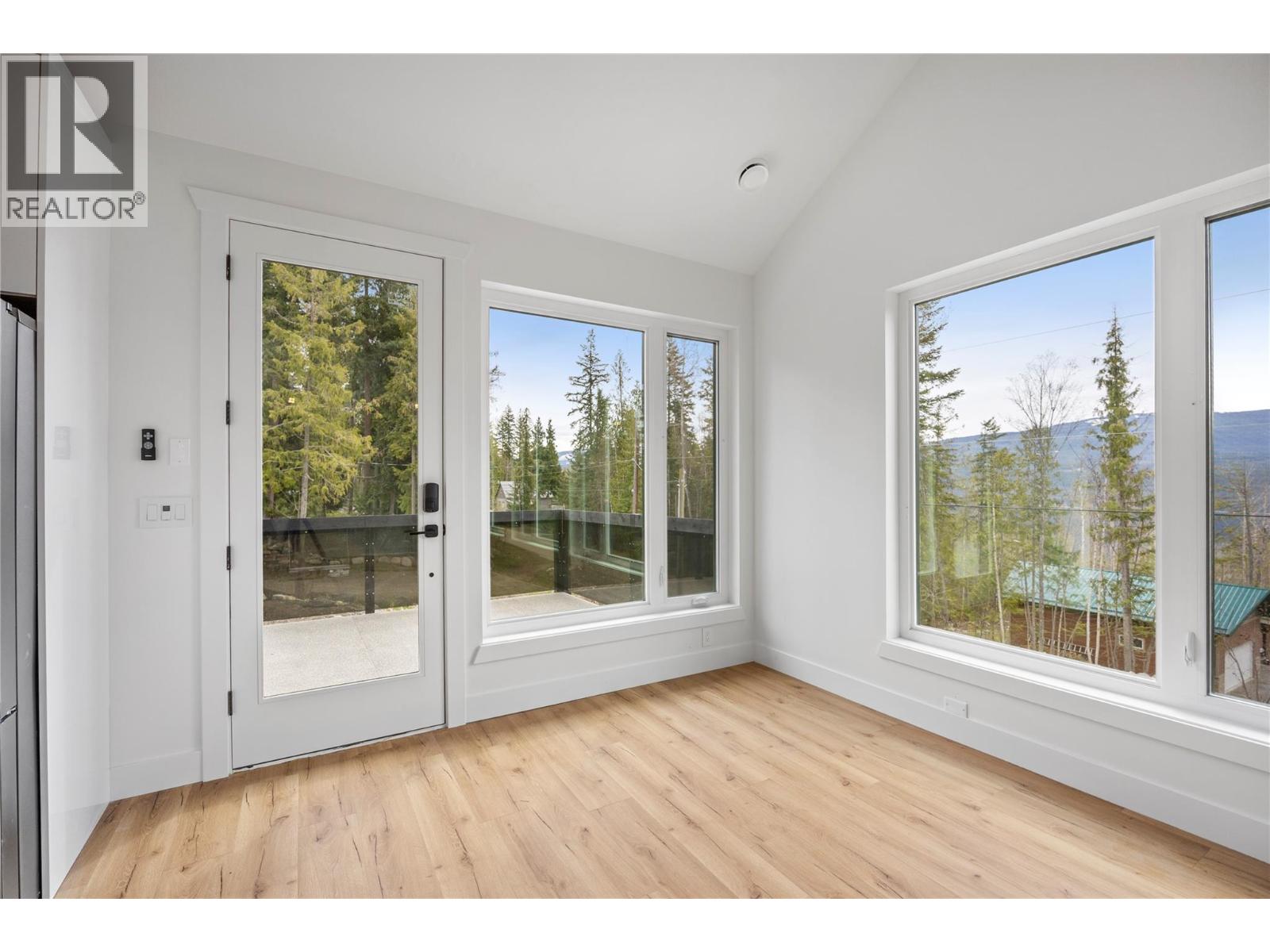 7455 Stampede Trail, Anglemont, British Columbia  V0E 1M8 - Photo 20 - 10379803