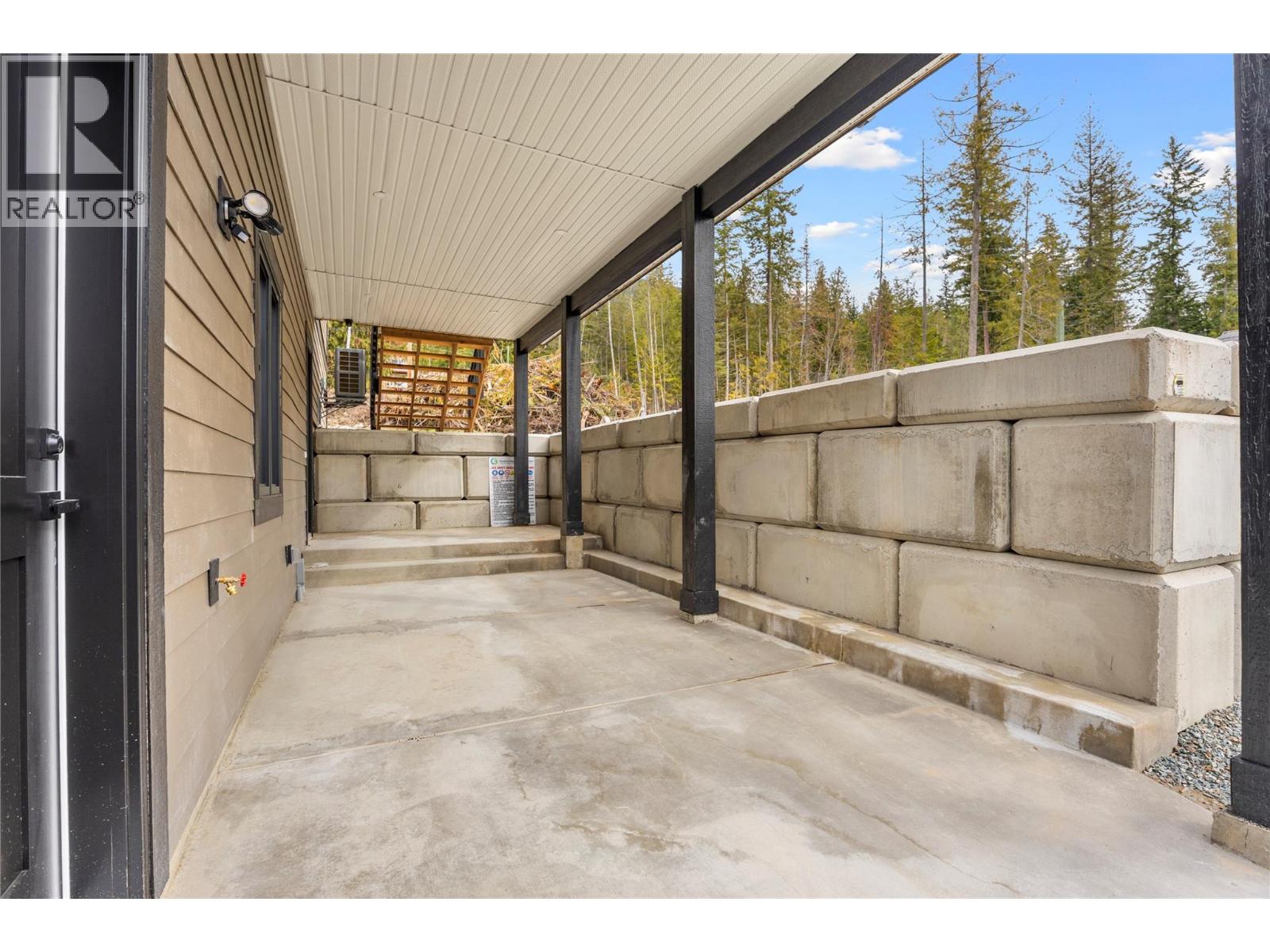 7455 Stampede Trail, Anglemont, British Columbia  V0E 1M8 - Photo 36 - 10379803
