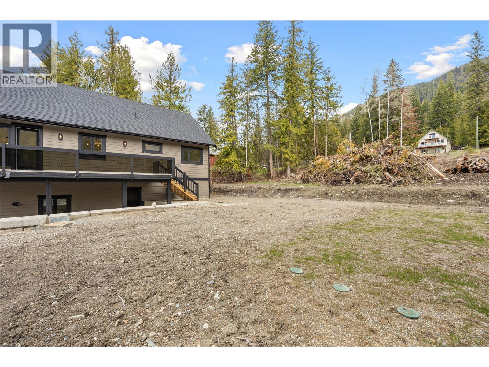 7455 Stampede Trail, Anglemont, British Columbia  V0E 1M8 - Photo 37 - 10379803