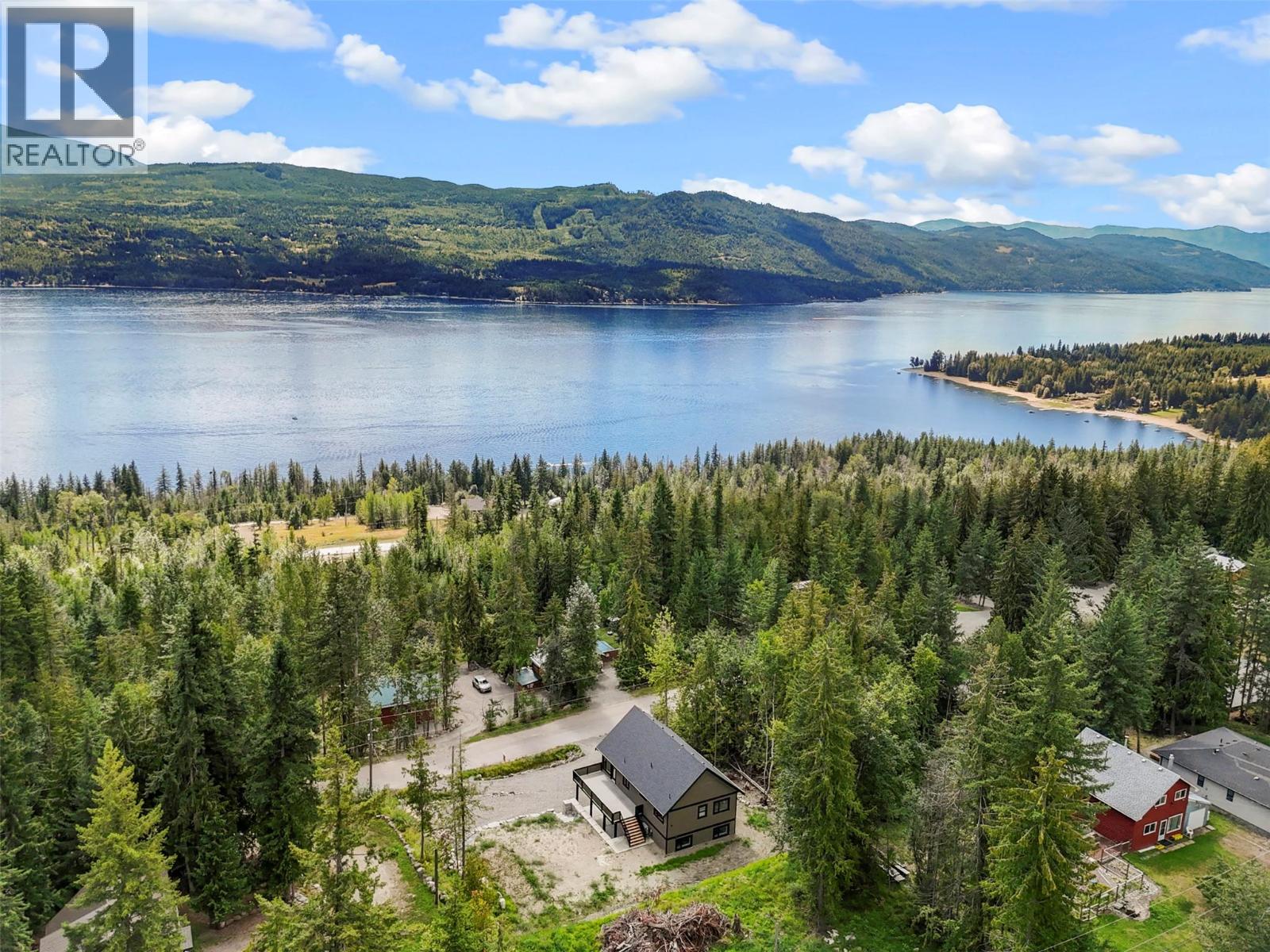 7455 Stampede Trail, Anglemont, British Columbia  V0E 1M8 - Photo 5 - 10379803